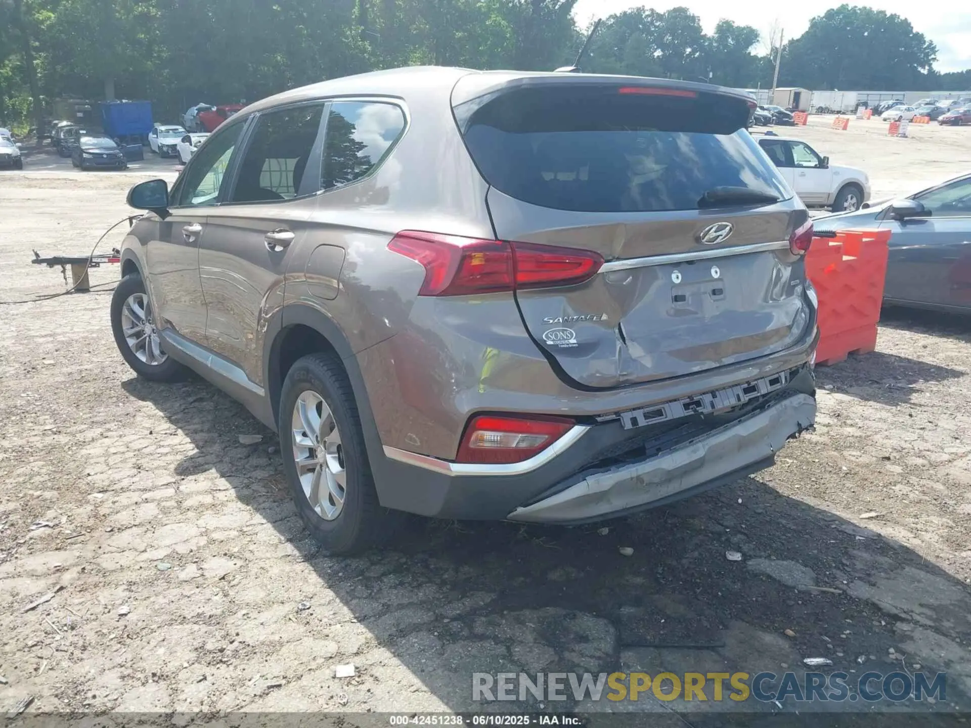3 Photograph of a damaged car 5NMS2CAD1KH124609 HYUNDAI SANTA FE 2019
