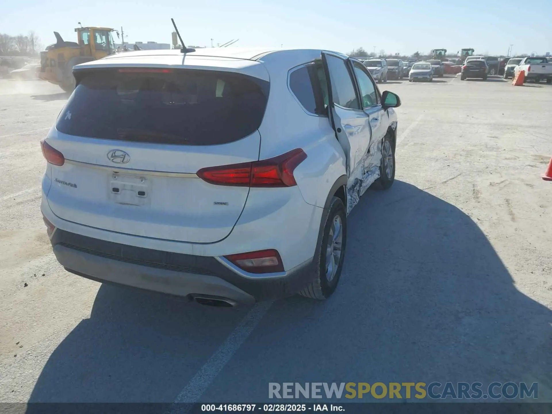 4 Photograph of a damaged car 5NMS2CAD4KH118545 HYUNDAI SANTA FE 2019