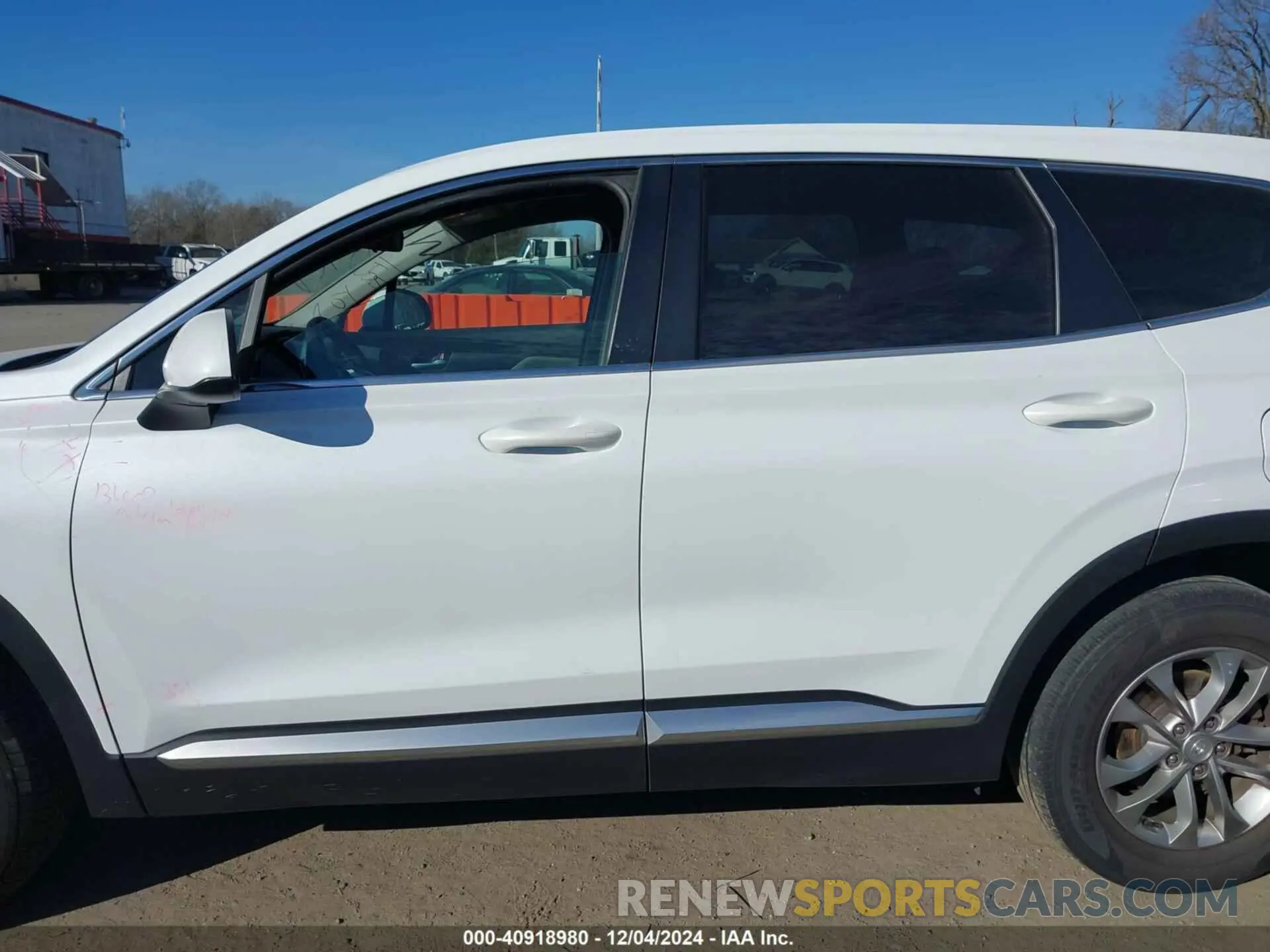 14 Photograph of a damaged car 5NMS2CAD5KH011357 HYUNDAI SANTA FE 2019
