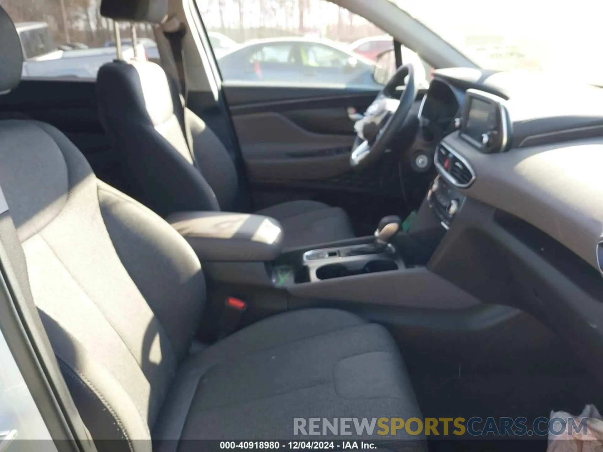 5 Photograph of a damaged car 5NMS2CAD5KH011357 HYUNDAI SANTA FE 2019