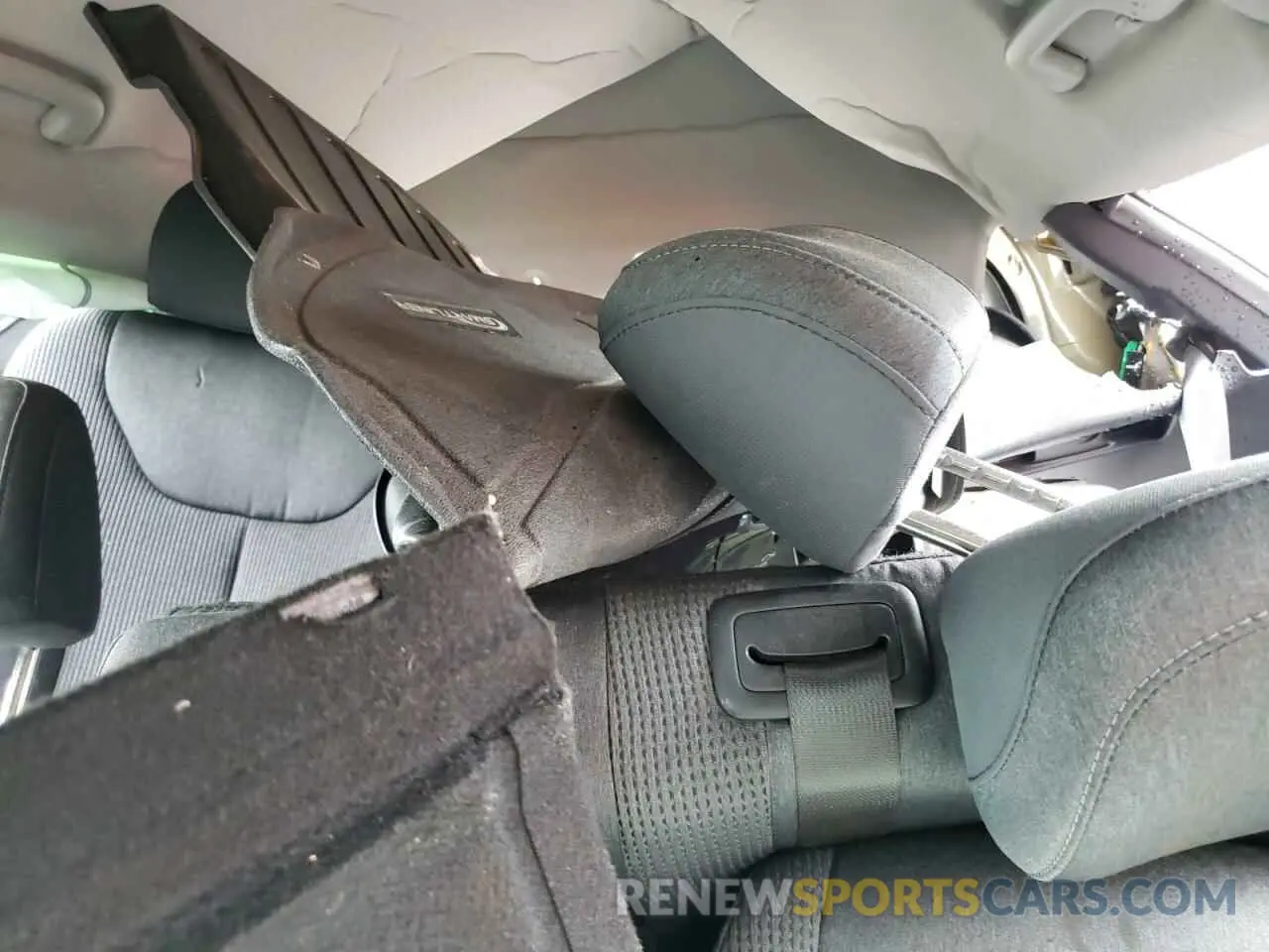 10 Photograph of a damaged car 5NMS2CAD6KH011433 HYUNDAI SANTA FE 2019