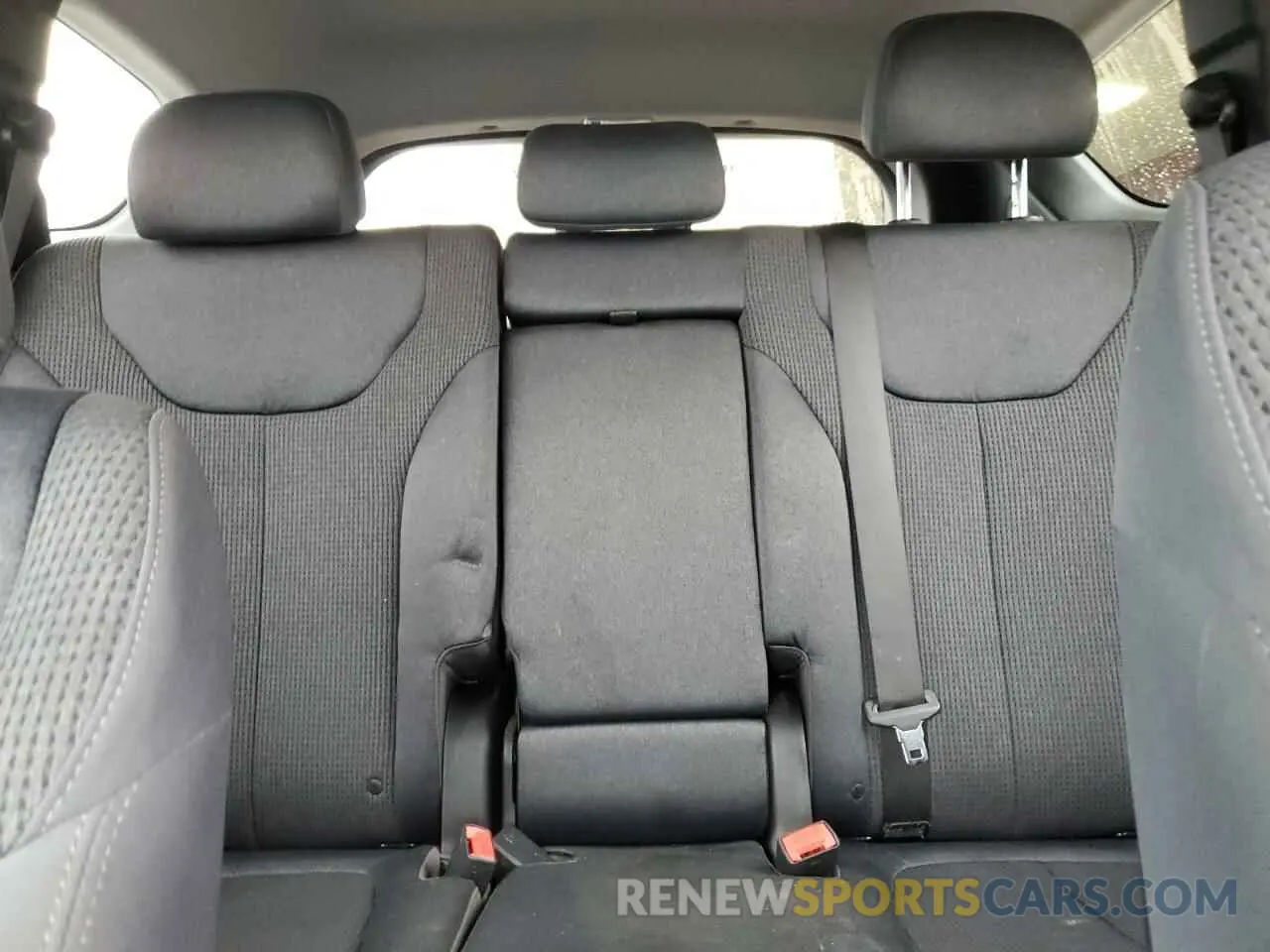 10 Photograph of a damaged car 5NMS2CAD7KH117079 HYUNDAI SANTA FE 2019