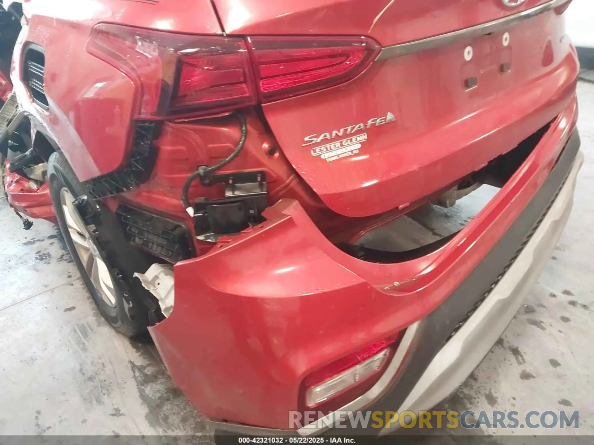 18 Photograph of a damaged car 5NMS2CAD9KH032647 HYUNDAI SANTA FE 2019