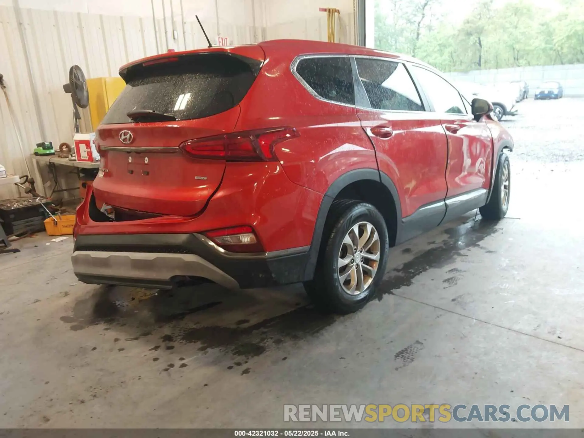 4 Photograph of a damaged car 5NMS2CAD9KH032647 HYUNDAI SANTA FE 2019