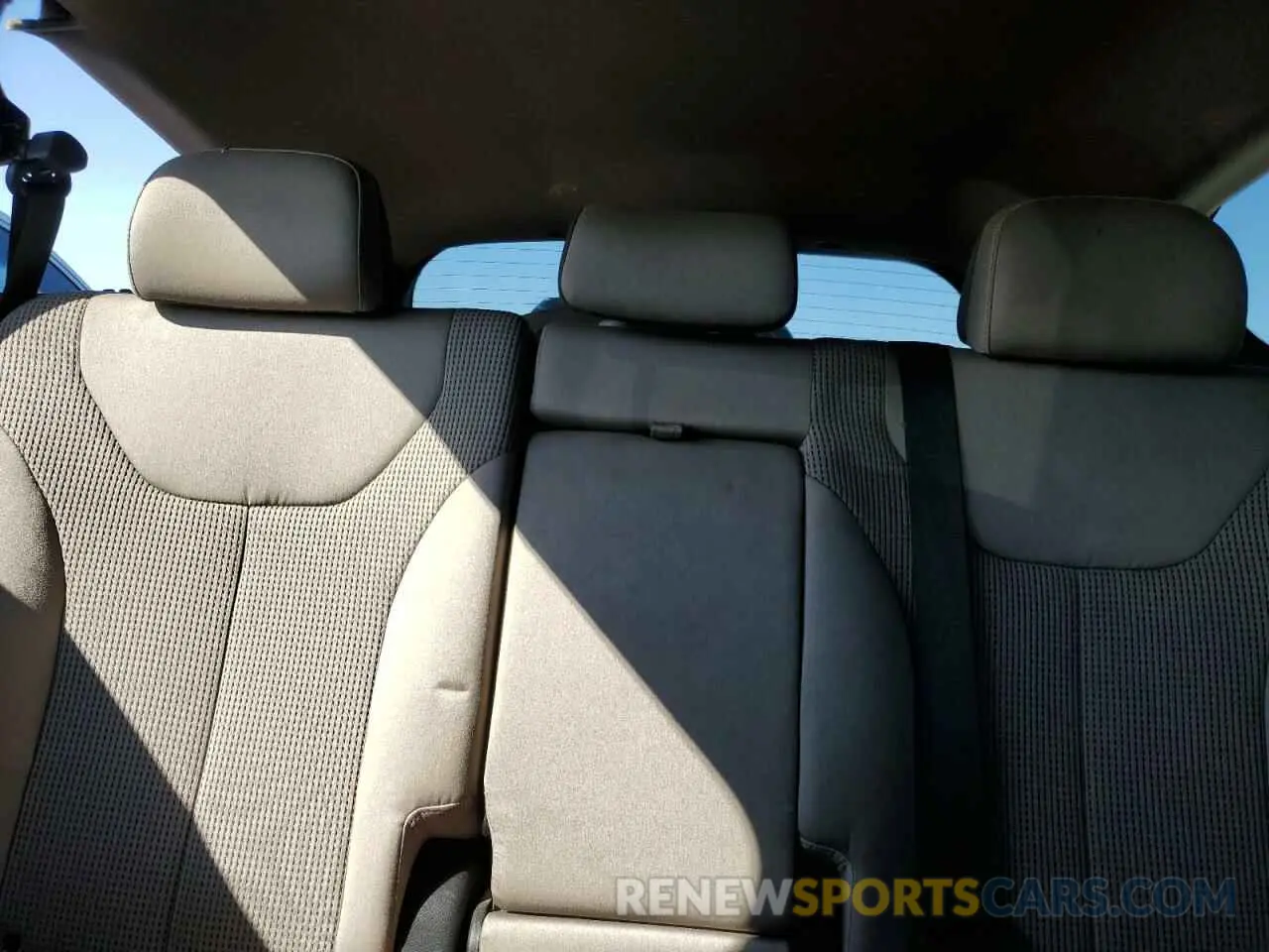 10 Photograph of a damaged car 5NMS2CAD9KH049870 HYUNDAI SANTA FE 2019