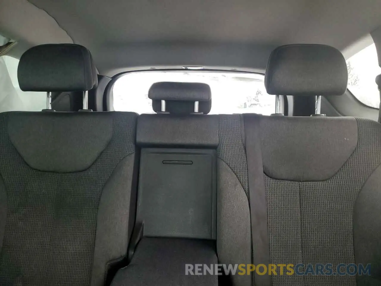 10 Photograph of a damaged car 5NMS2CAD9KH102793 HYUNDAI SANTA FE 2019