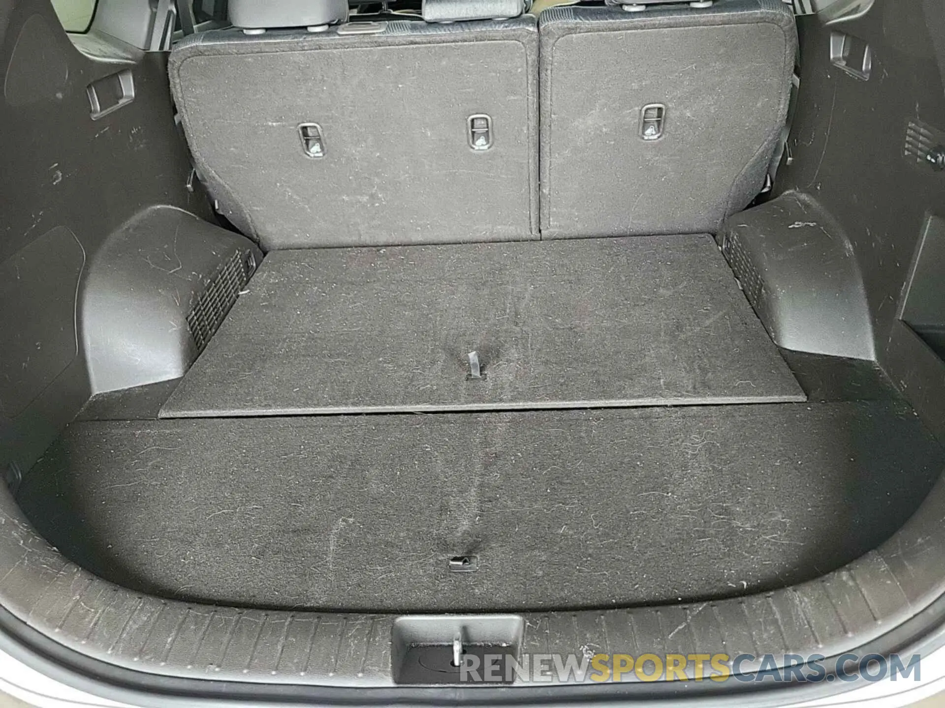 32 Photograph of a damaged car 5NMS2CADXKH044032 HYUNDAI SANTA FE 2019