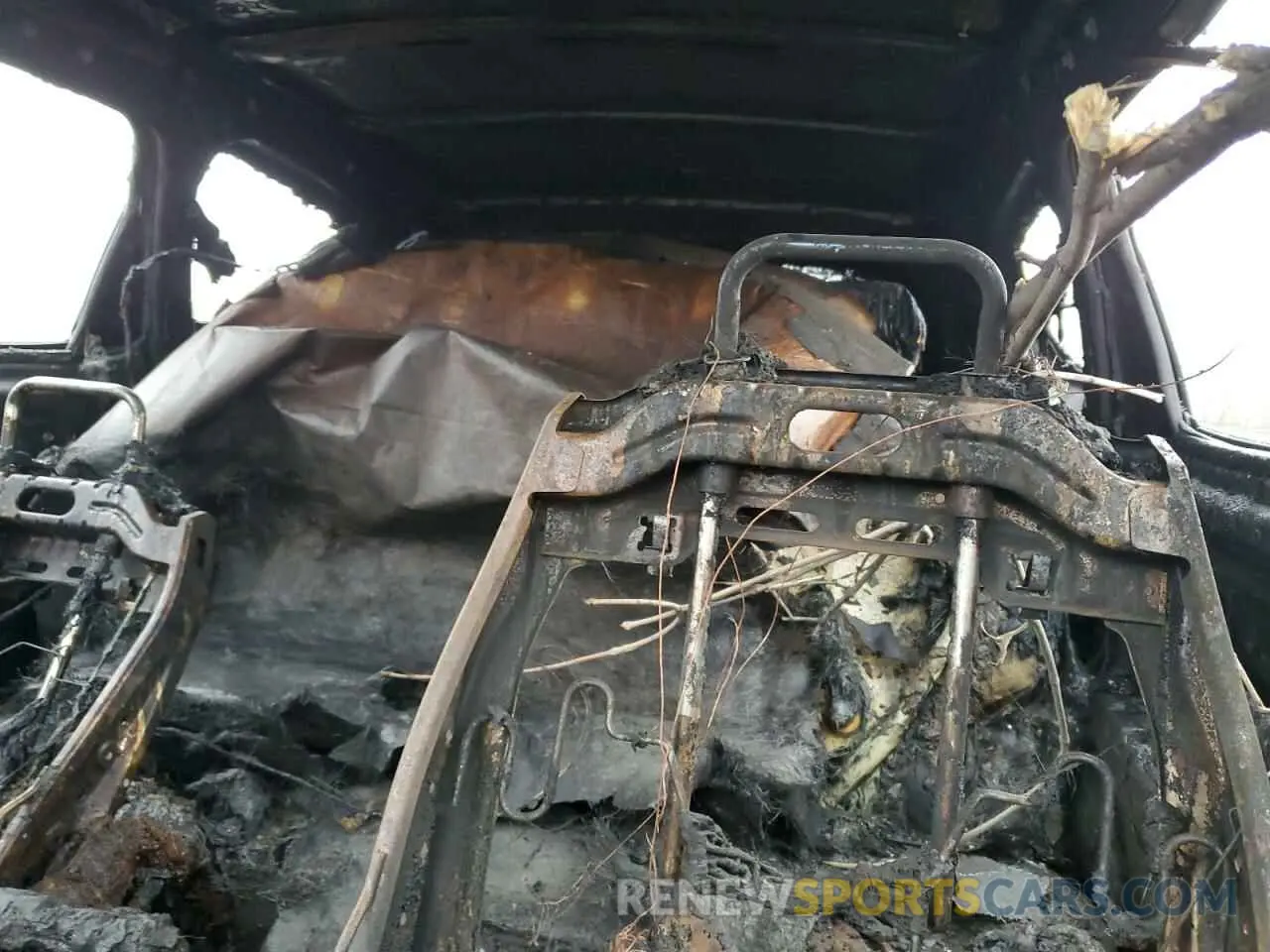 10 Photograph of a damaged car 5NMS2CADXKH101636 HYUNDAI SANTA FE 2019
