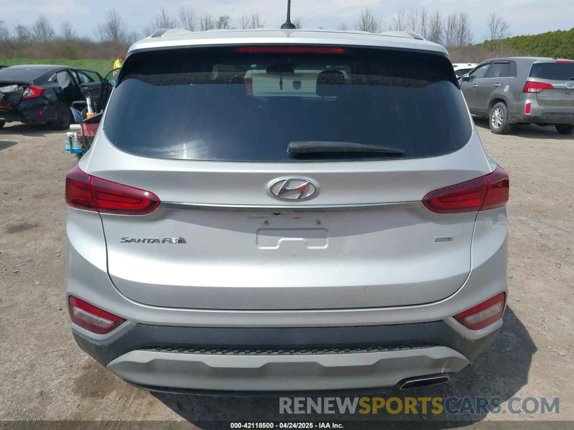17 Photograph of a damaged car 5NMS2CADXKH116590 HYUNDAI SANTA FE 2019