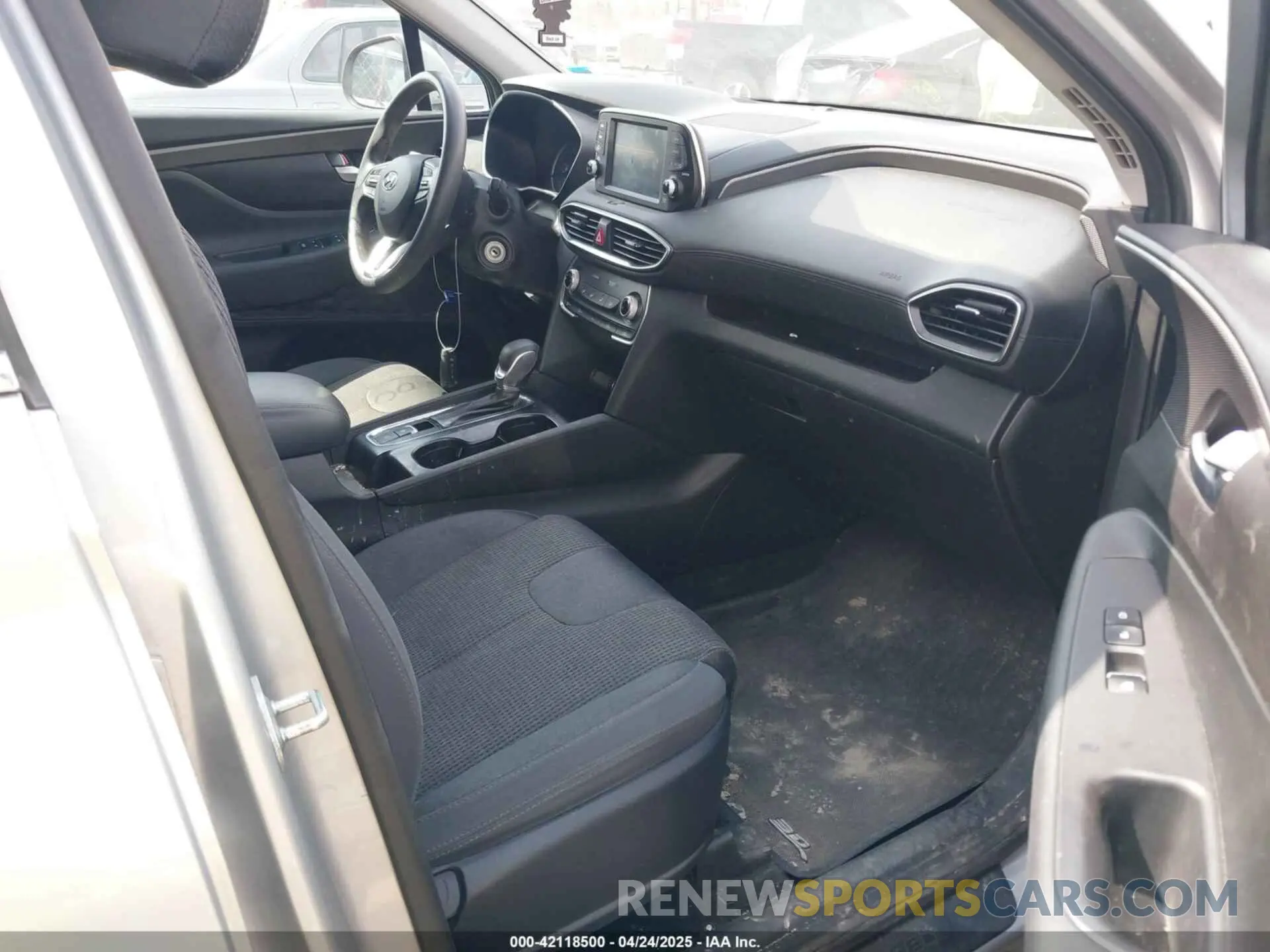 5 Photograph of a damaged car 5NMS2CADXKH116590 HYUNDAI SANTA FE 2019