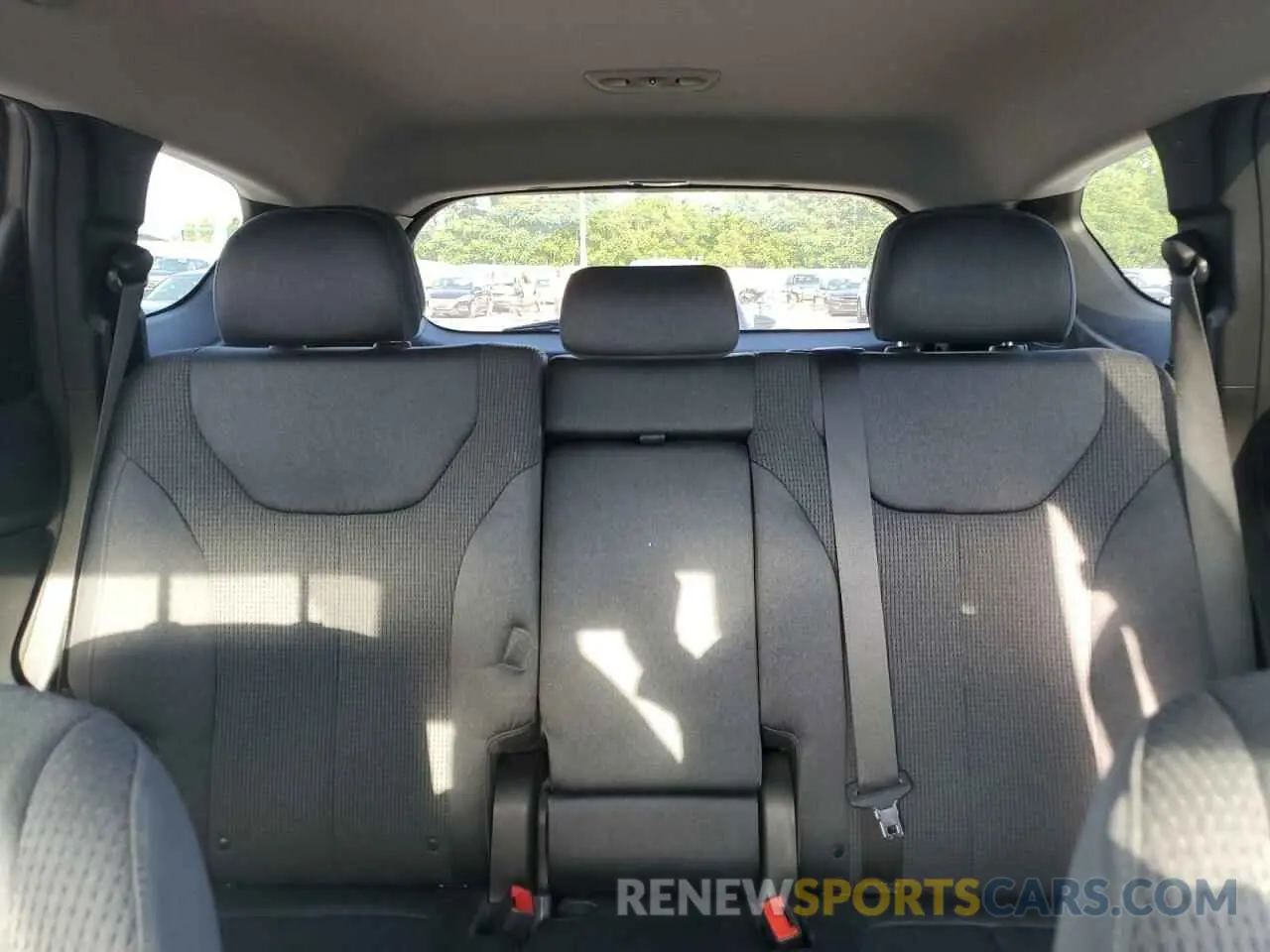 10 Photograph of a damaged car 5NMS33AD0KH053299 HYUNDAI SANTA FE 2019
