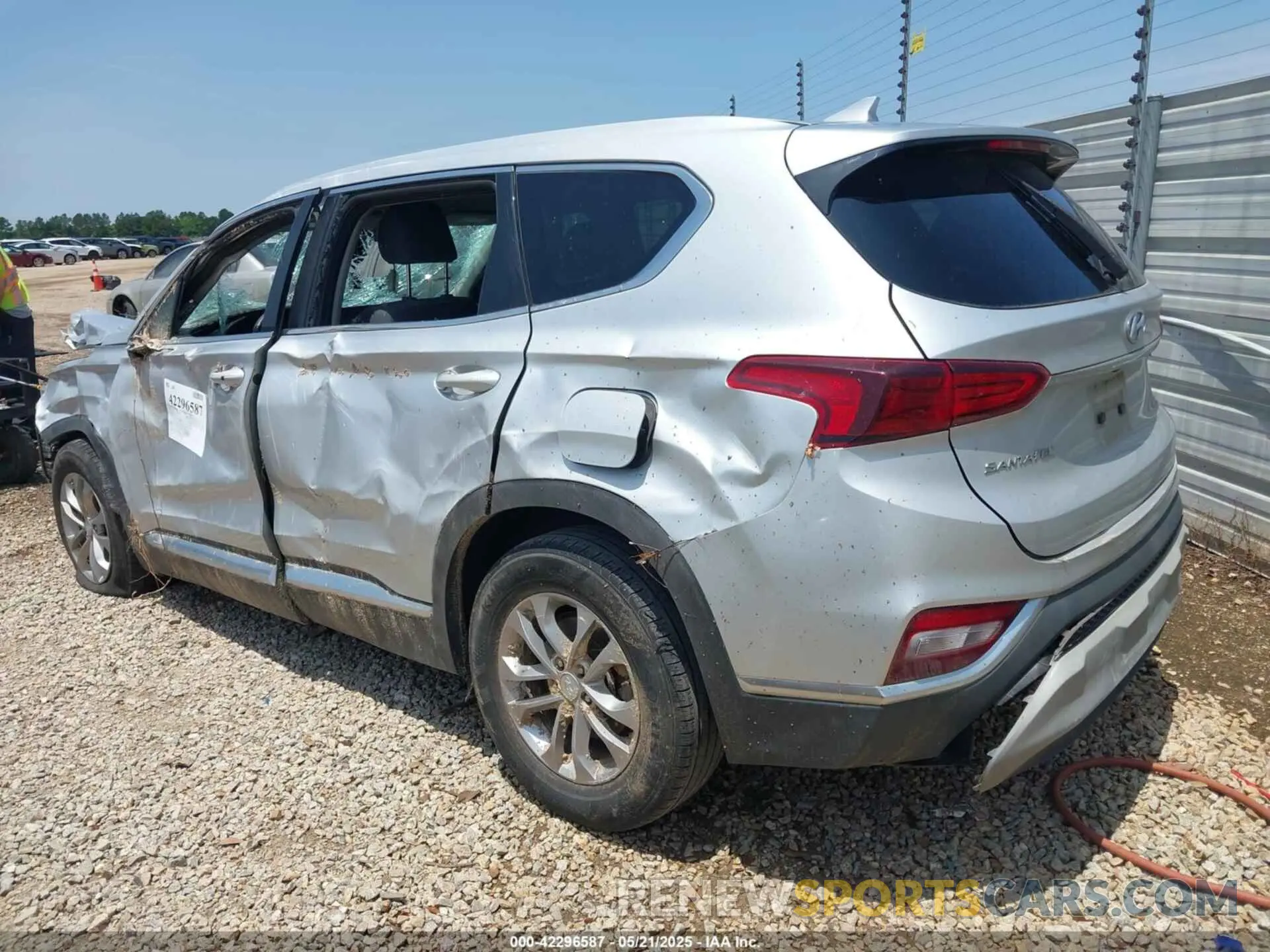 3 Photograph of a damaged car 5NMS33AD3KH009376 HYUNDAI SANTA FE 2019