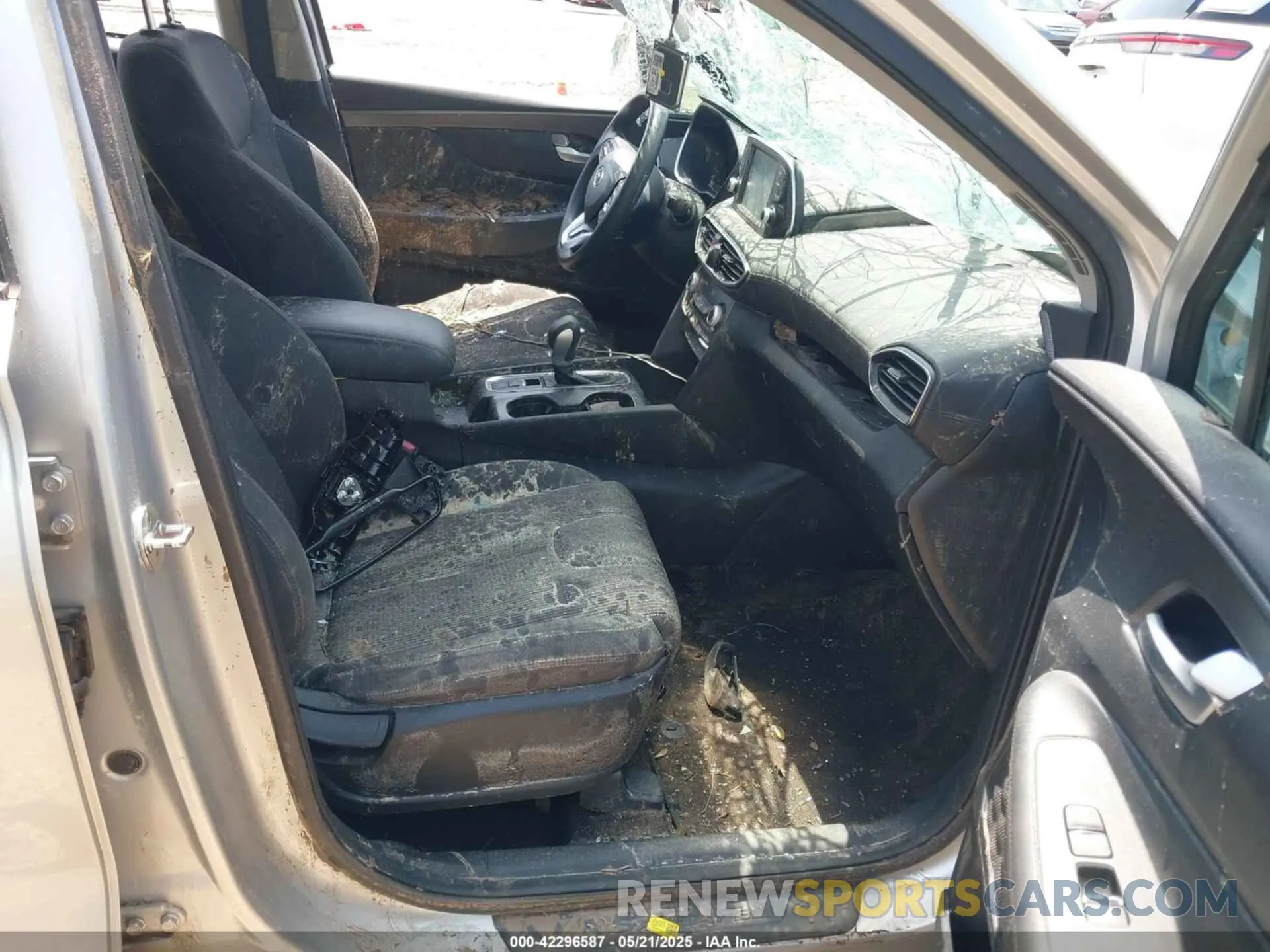 5 Photograph of a damaged car 5NMS33AD3KH009376 HYUNDAI SANTA FE 2019