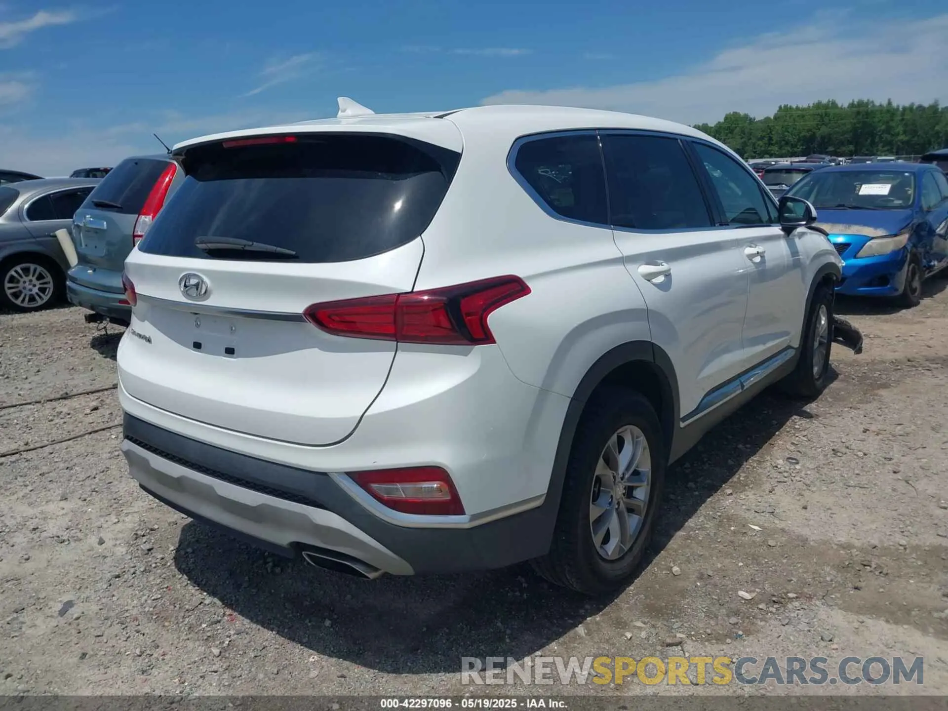 4 Photograph of a damaged car 5NMS33AD3KH035346 HYUNDAI SANTA FE 2019