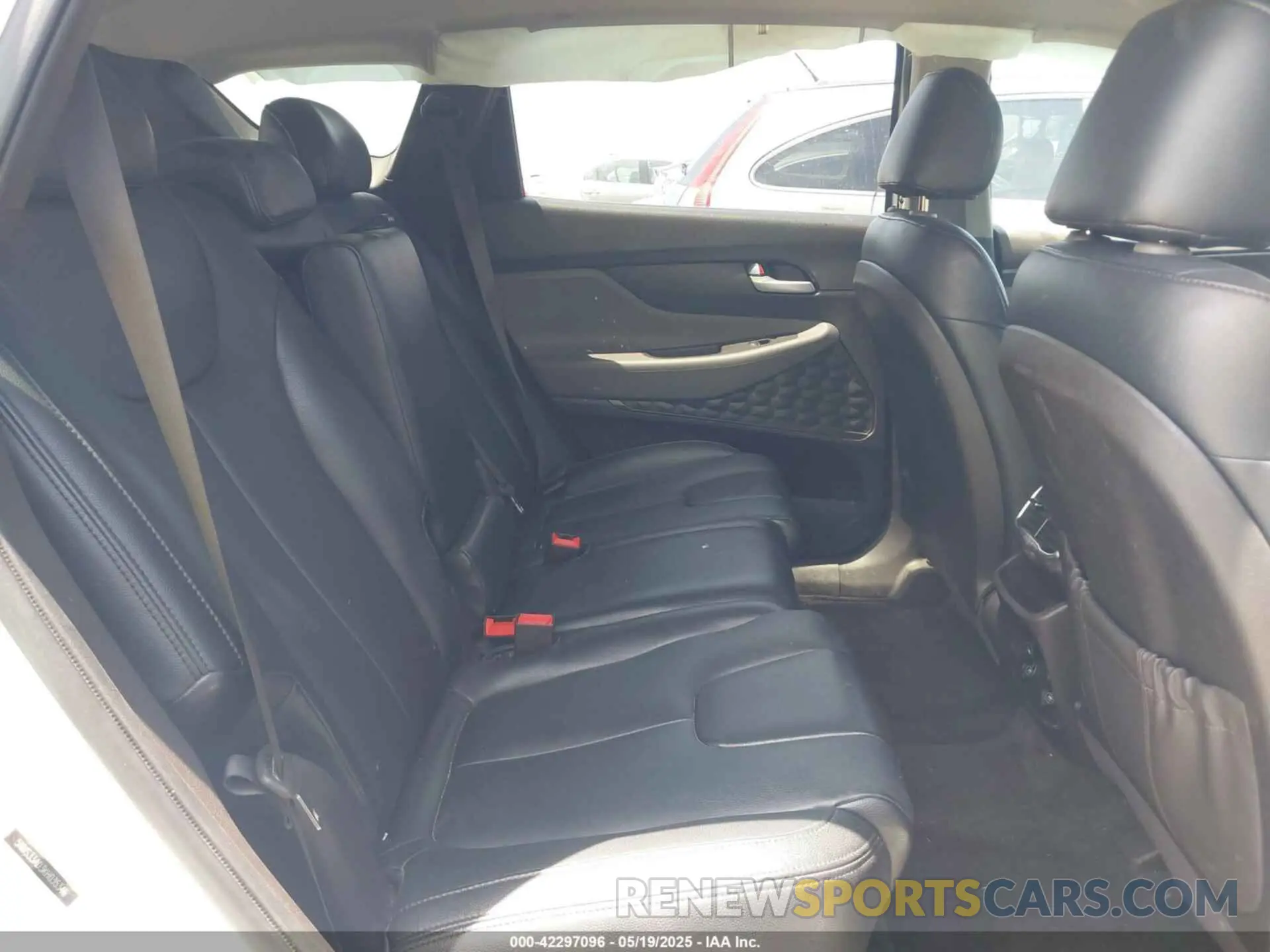 8 Photograph of a damaged car 5NMS33AD3KH035346 HYUNDAI SANTA FE 2019