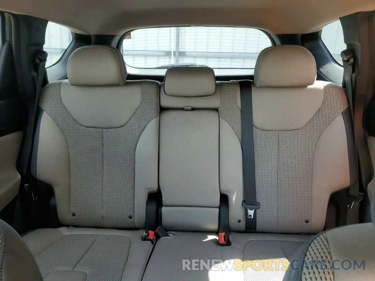 10 Photograph of a damaged car 5NMS33AD4KH004705 HYUNDAI SANTA FE 2019