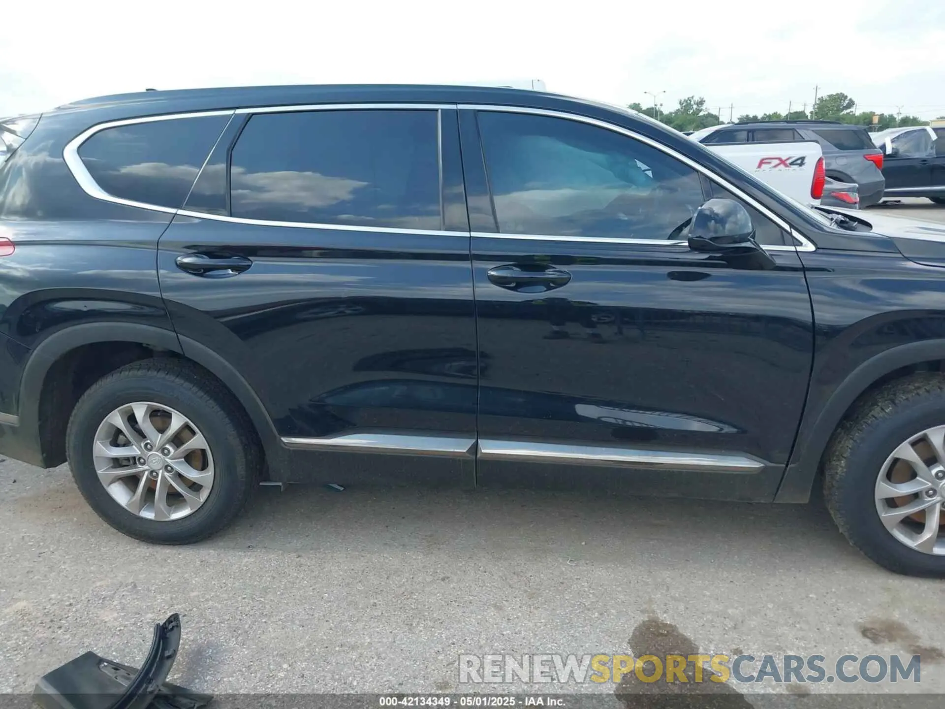 13 Photograph of a damaged car 5NMS33AD8KH006327 HYUNDAI SANTA FE 2019