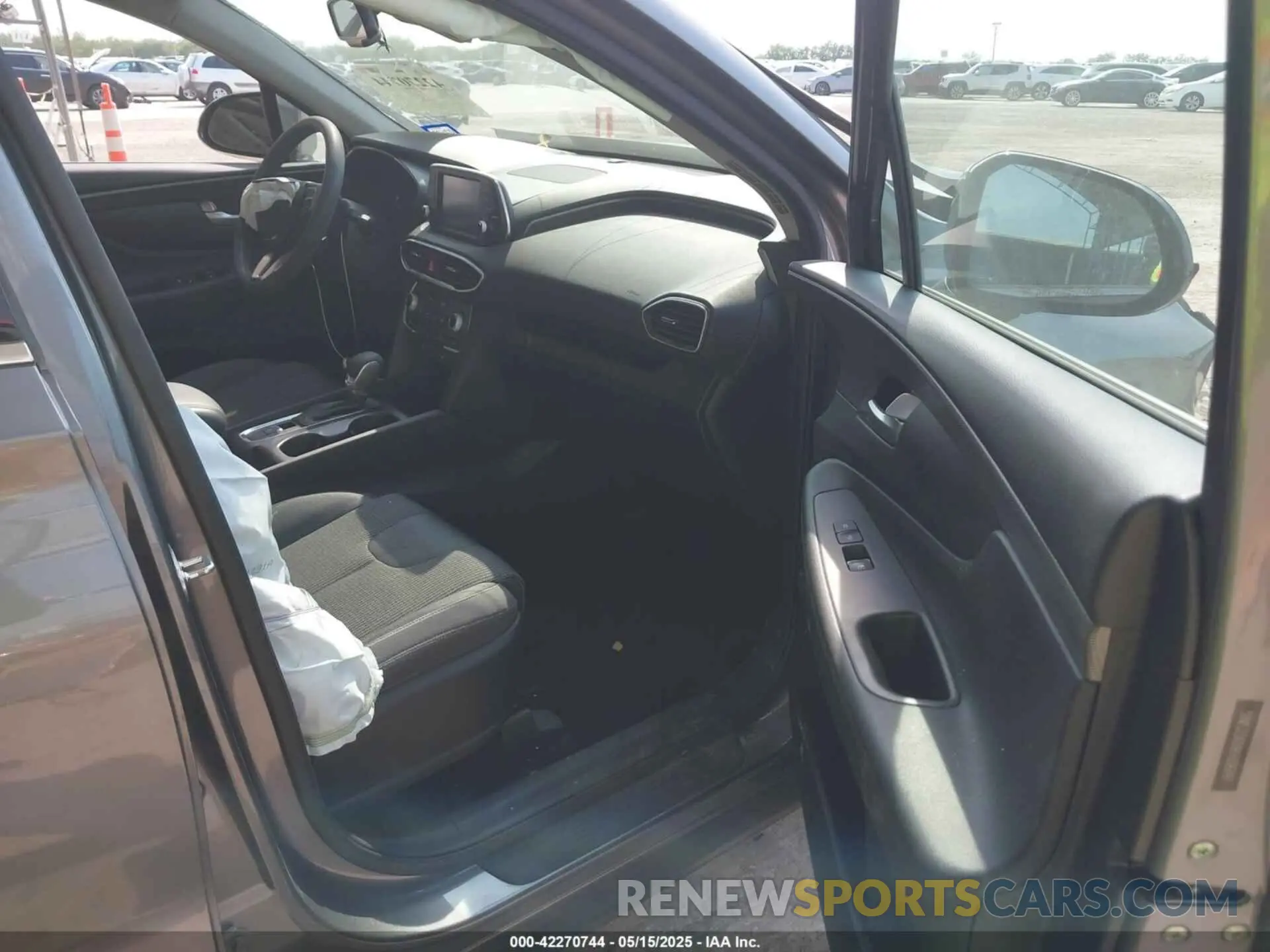 5 Photograph of a damaged car 5NMS33AD8KH006697 HYUNDAI SANTA FE 2019