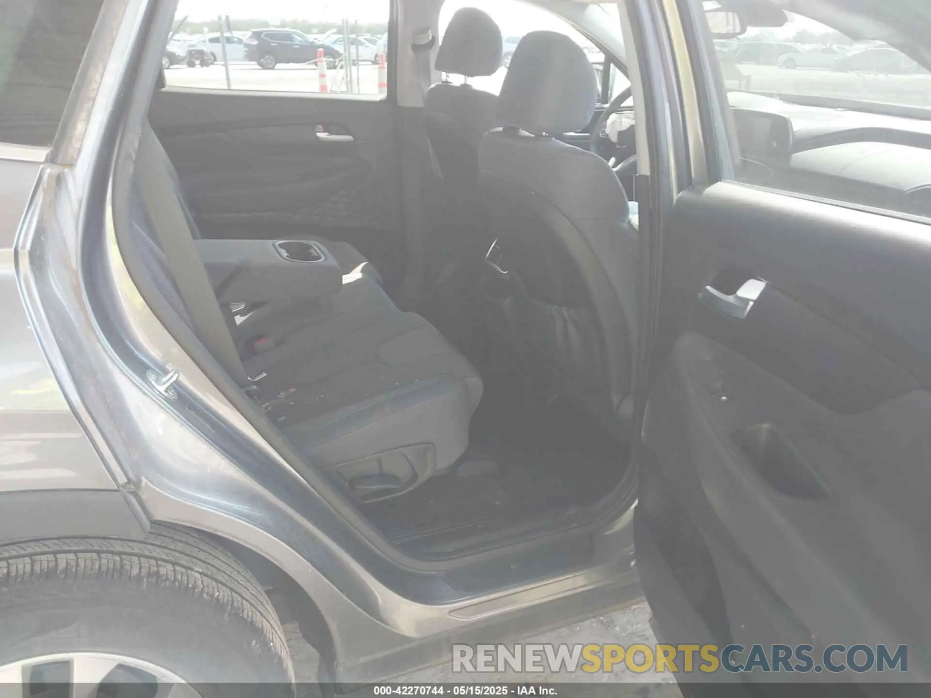 8 Photograph of a damaged car 5NMS33AD8KH006697 HYUNDAI SANTA FE 2019