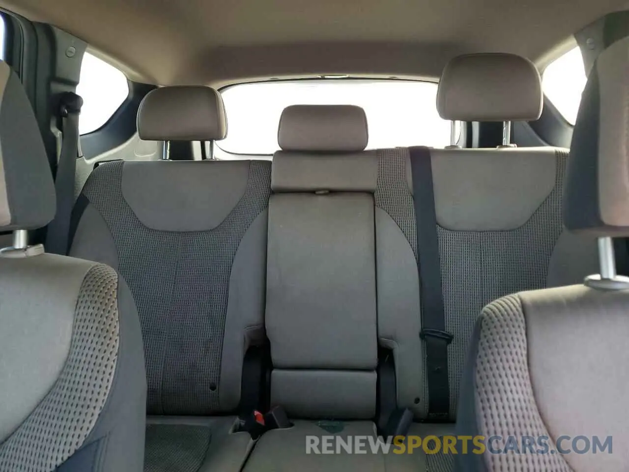 10 Photograph of a damaged car 5NMS33AD8KH053745 HYUNDAI SANTA FE 2019