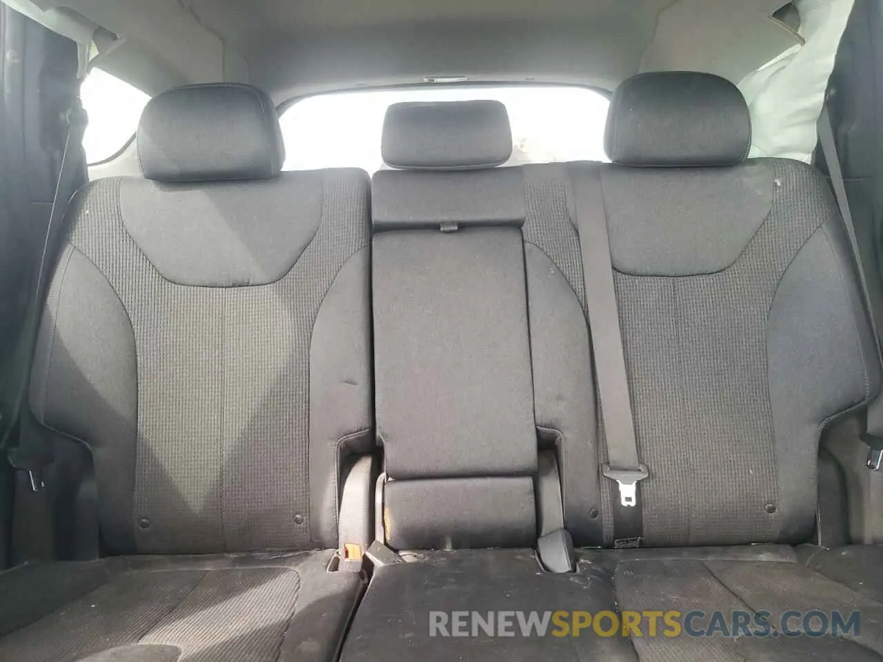 10 Photograph of a damaged car 5NMS33AD9KH130820 HYUNDAI SANTA FE 2019