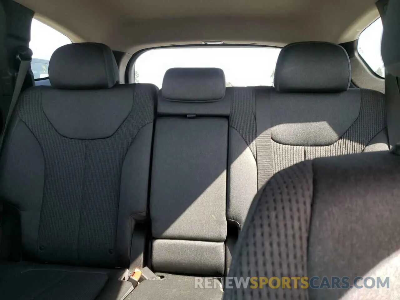 10 Photograph of a damaged car 5NMS33ADXKH125867 HYUNDAI SANTA FE 2019