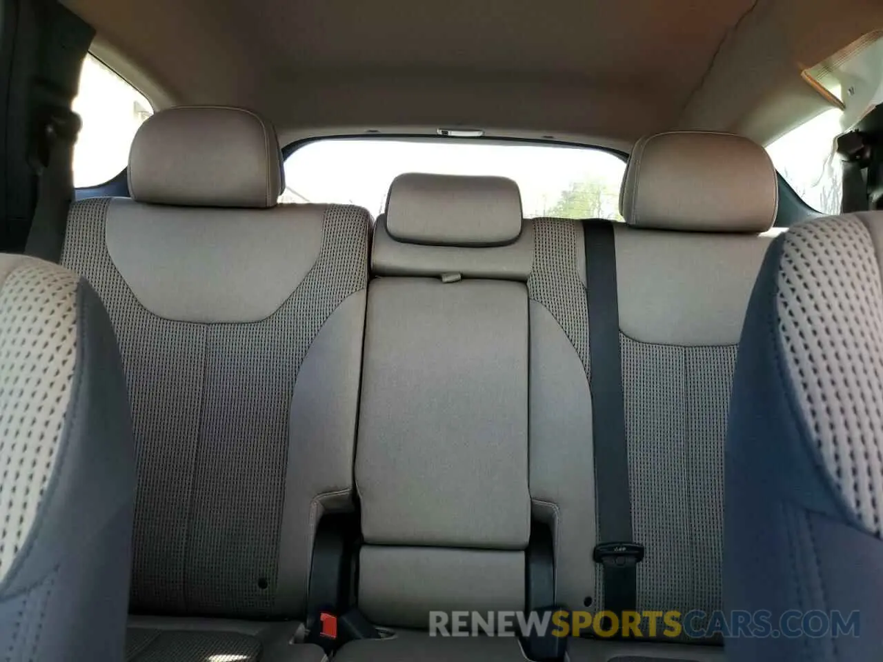 10 Photograph of a damaged car 5NMS3CAD0KH057238 HYUNDAI SANTA FE 2019