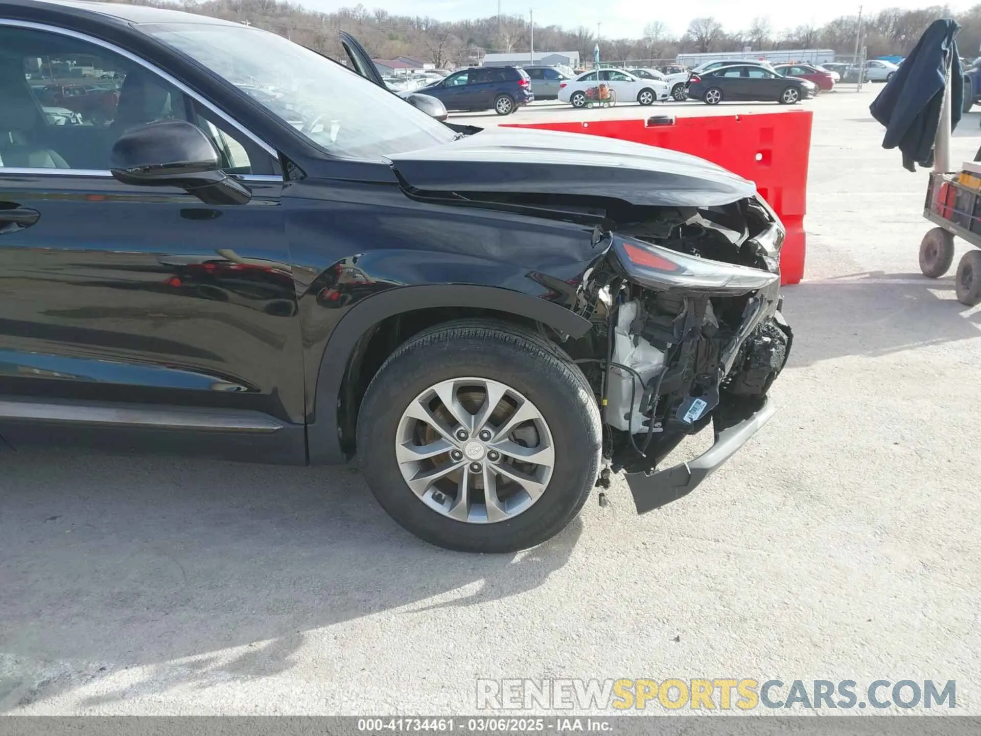 18 Photograph of a damaged car 5NMS3CAD0KH105045 HYUNDAI SANTA FE 2019