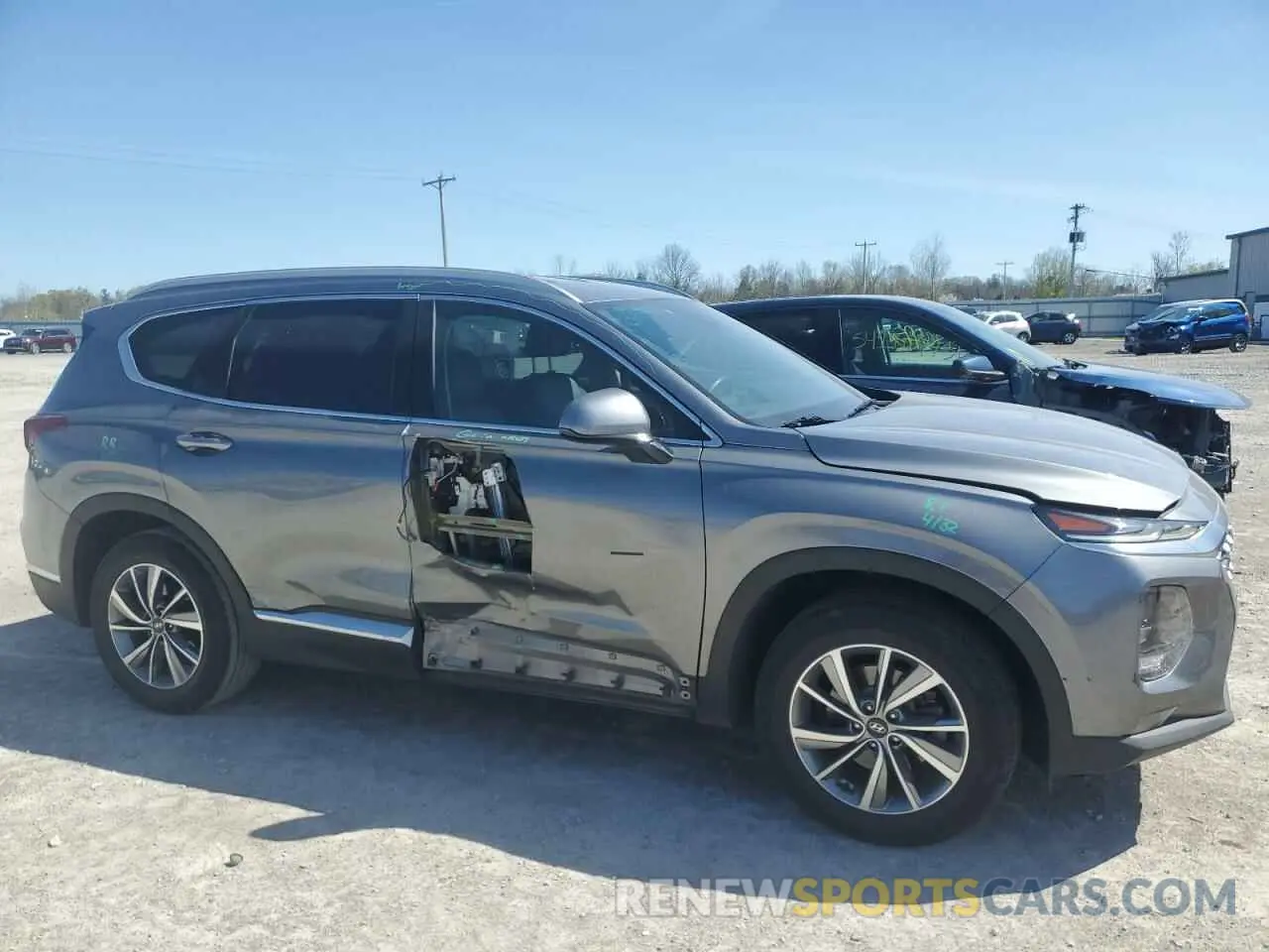 4 Photograph of a damaged car 5NMS3CAD4KH050471 HYUNDAI SANTA FE 2019