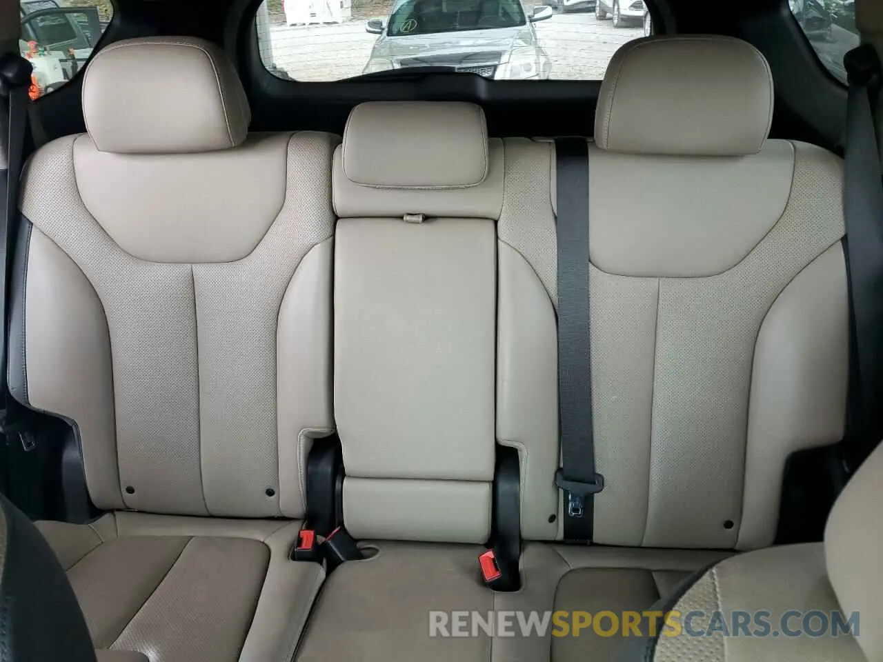 10 Photograph of a damaged car 5NMS53AA1KH033627 HYUNDAI SANTA FE 2019