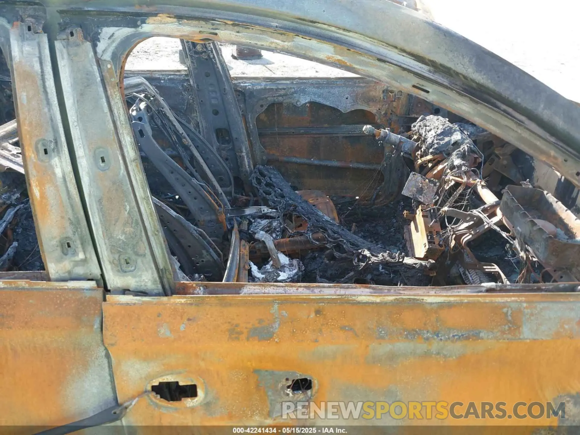 5 Photograph of a damaged car 5NMS53AA9KH021077 HYUNDAI SANTA FE 2019