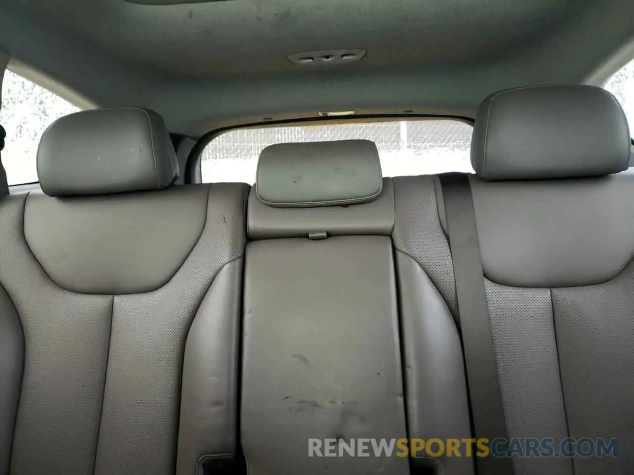 10 Photograph of a damaged car 5NMS53AD5KH003380 HYUNDAI SANTA FE 2019