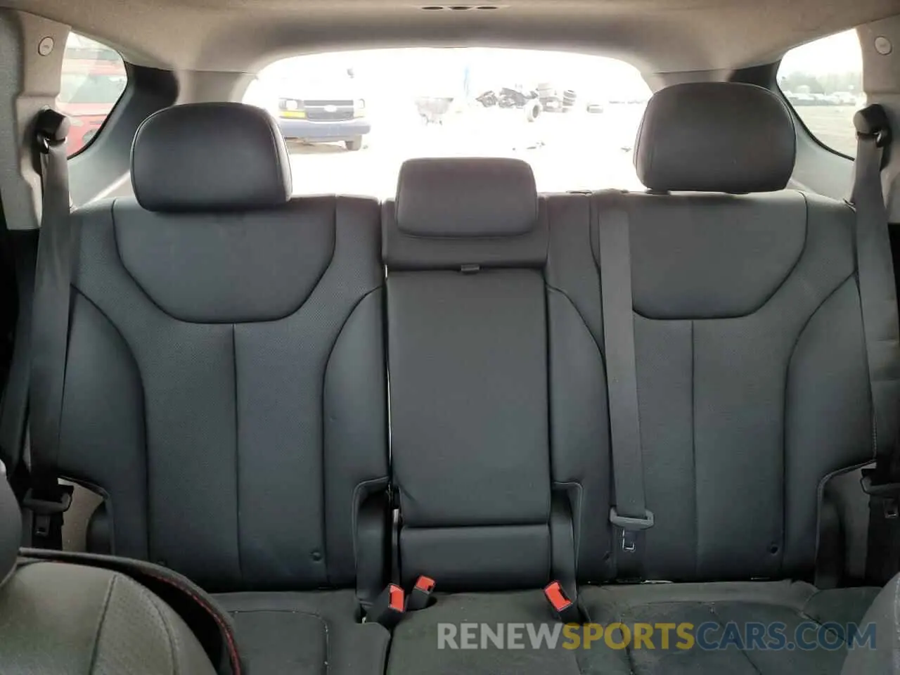 10 Photograph of a damaged car 5NMS5CAA1KH083346 HYUNDAI SANTA FE 2019