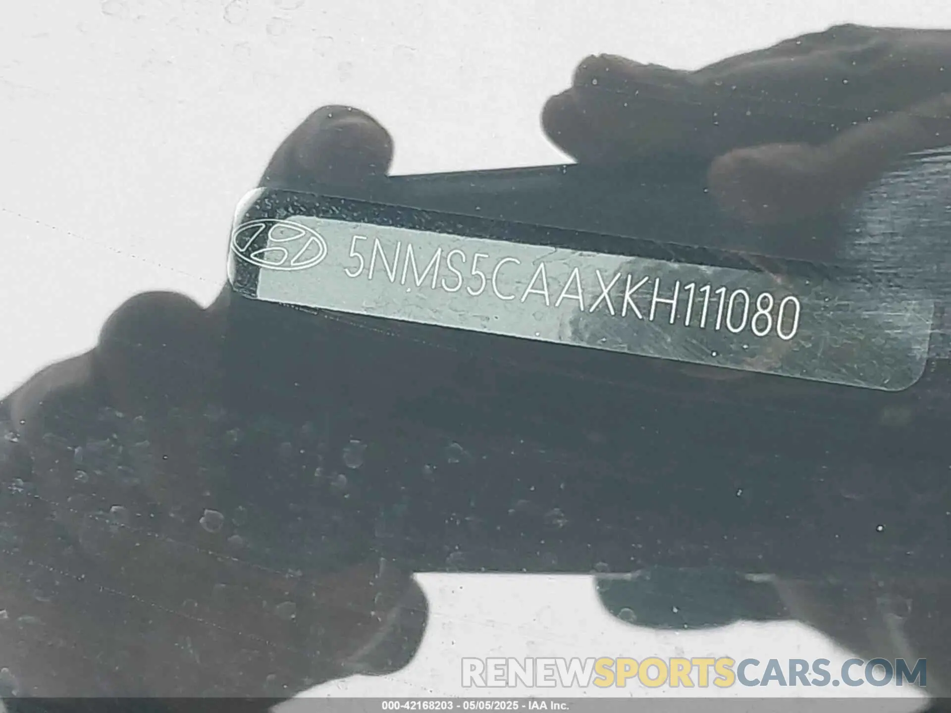 17 Photograph of a damaged car 5NMS5CAAXKH111080 HYUNDAI SANTA FE 2019
