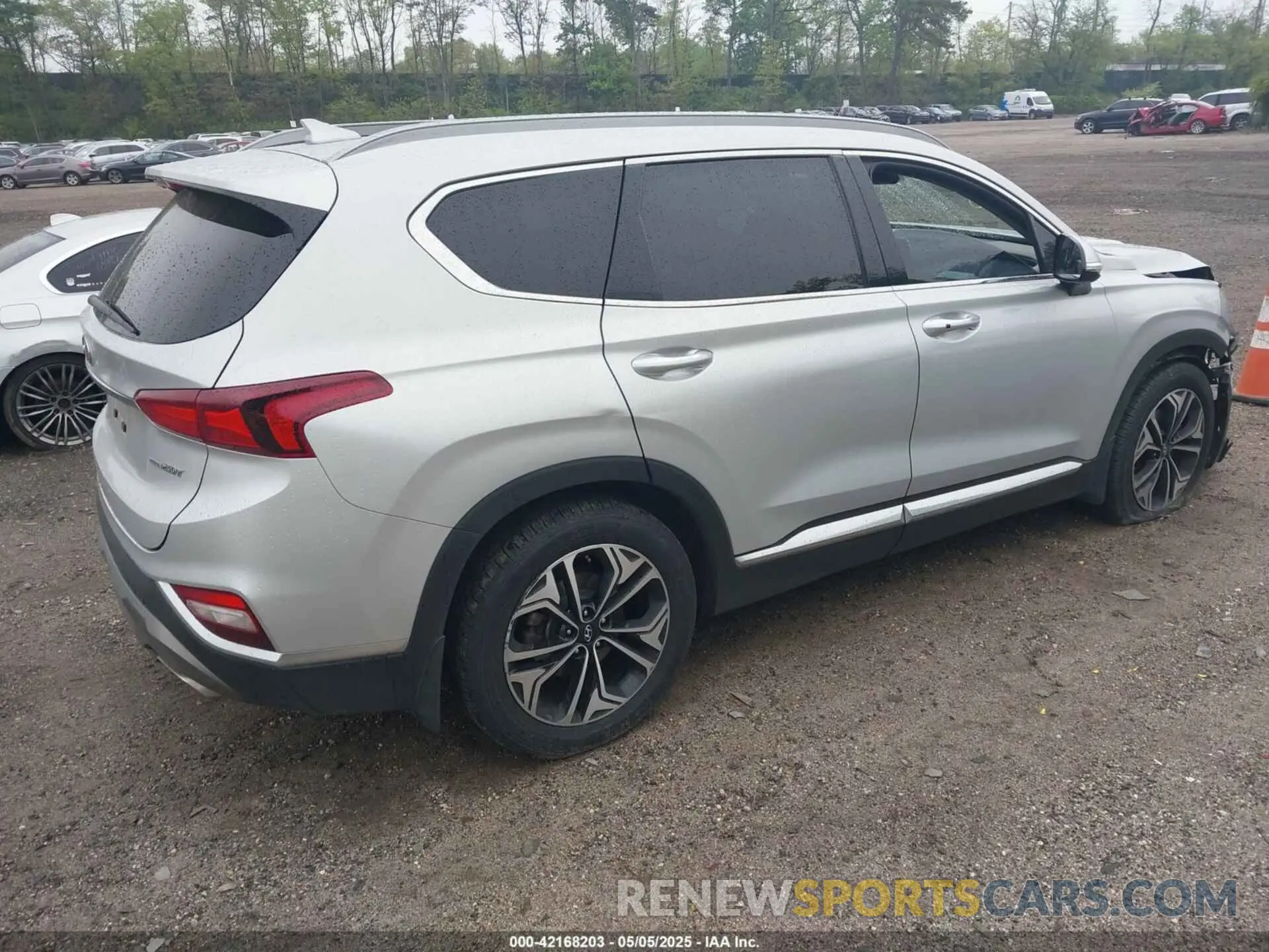 4 Photograph of a damaged car 5NMS5CAAXKH111080 HYUNDAI SANTA FE 2019