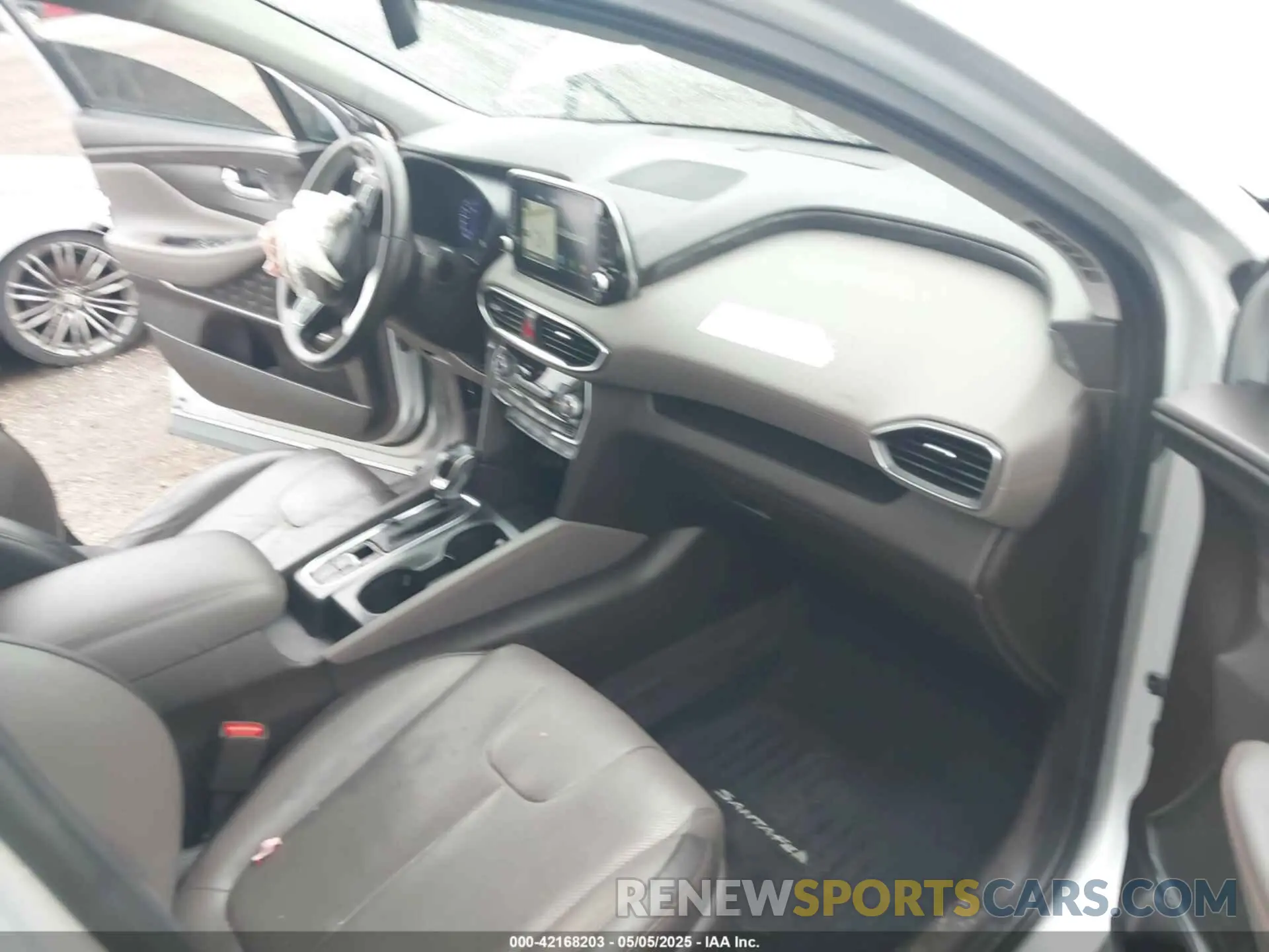 5 Photograph of a damaged car 5NMS5CAAXKH111080 HYUNDAI SANTA FE 2019