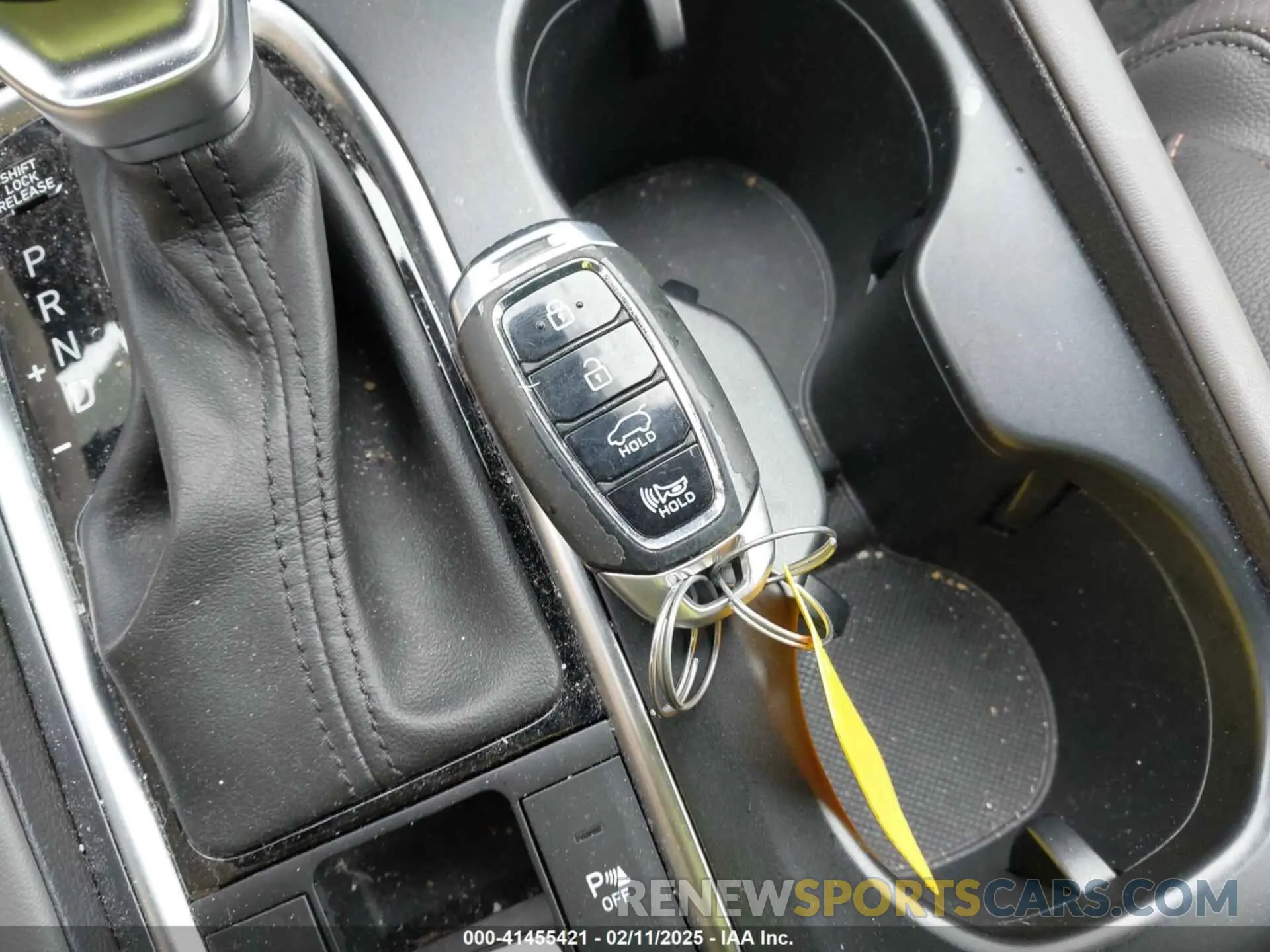 11 Photograph of a damaged car 5NMS5CAD1KH000394 HYUNDAI SANTA FE 2019