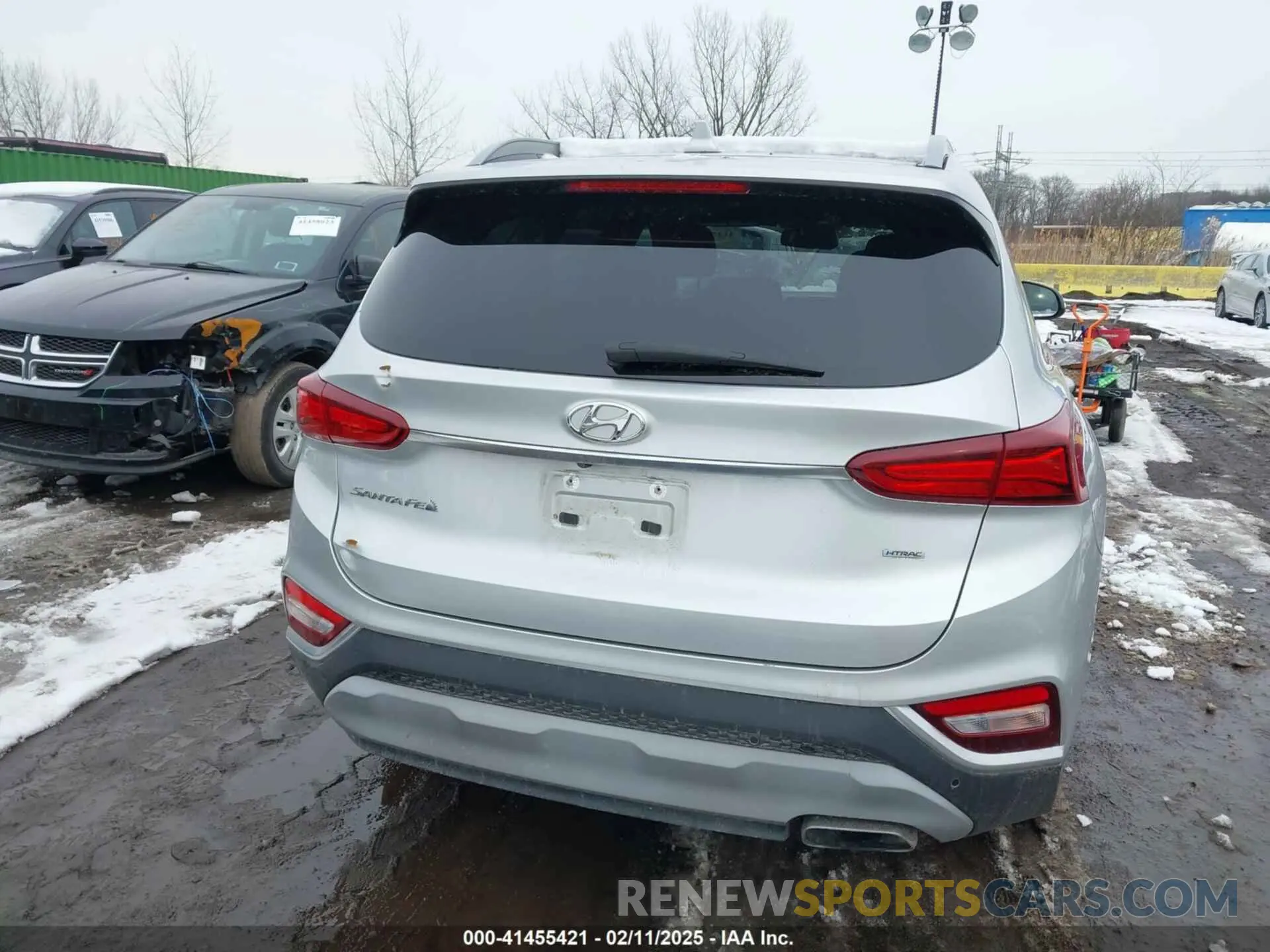 16 Photograph of a damaged car 5NMS5CAD1KH000394 HYUNDAI SANTA FE 2019