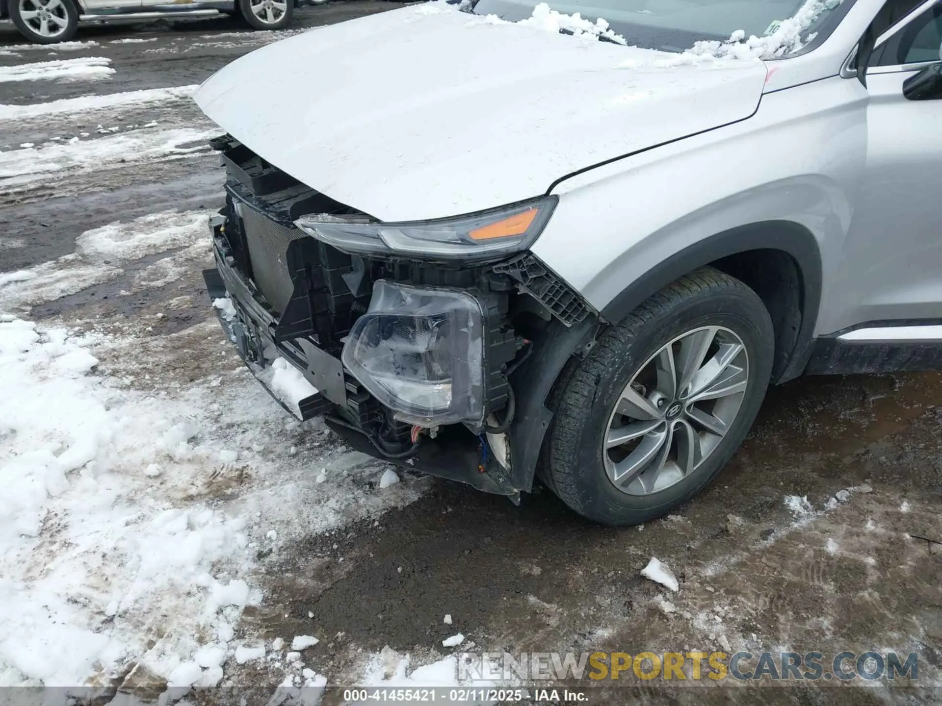 19 Photograph of a damaged car 5NMS5CAD1KH000394 HYUNDAI SANTA FE 2019