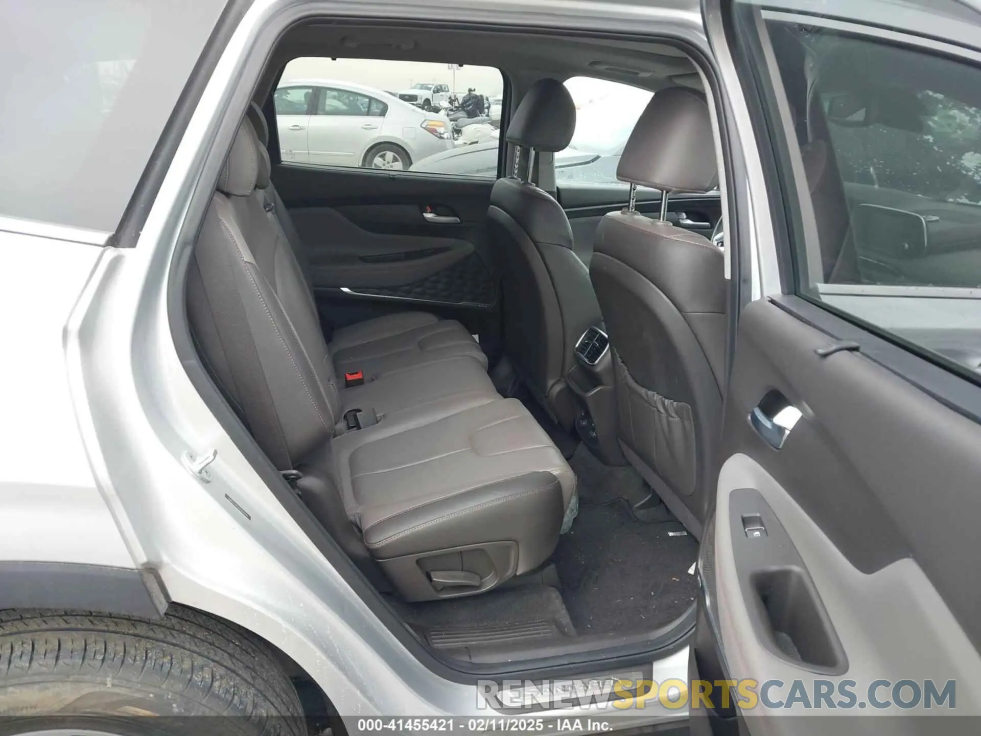 8 Photograph of a damaged car 5NMS5CAD1KH000394 HYUNDAI SANTA FE 2019