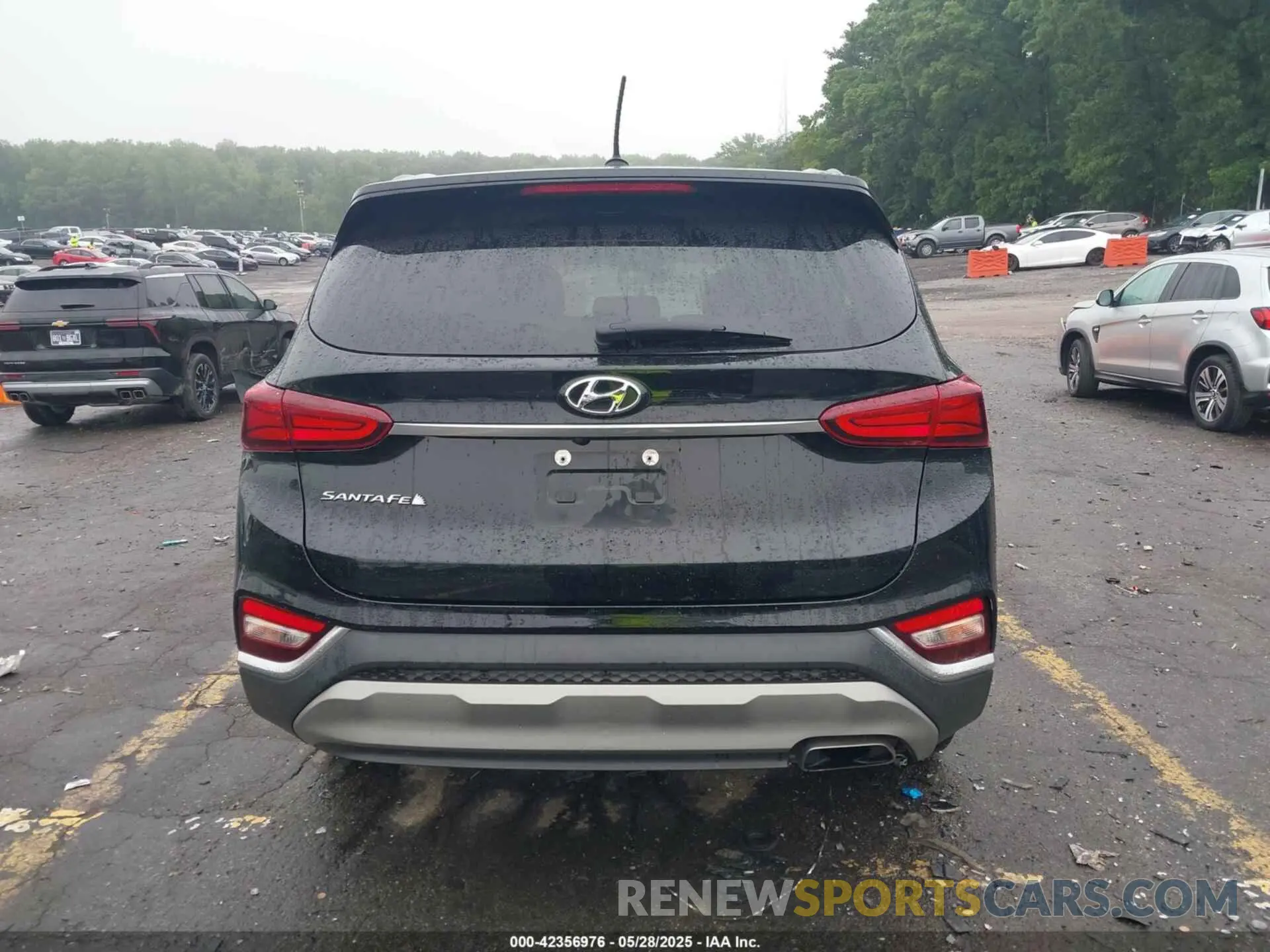 17 Photograph of a damaged car 5NMS23AD6LH244424 HYUNDAI SANTA FE 2020
