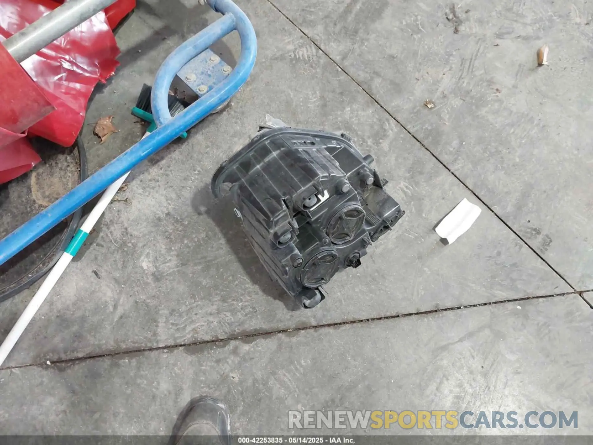 12 Photograph of a damaged car 5NMS2CAD1LH144716 HYUNDAI SANTA FE 2020