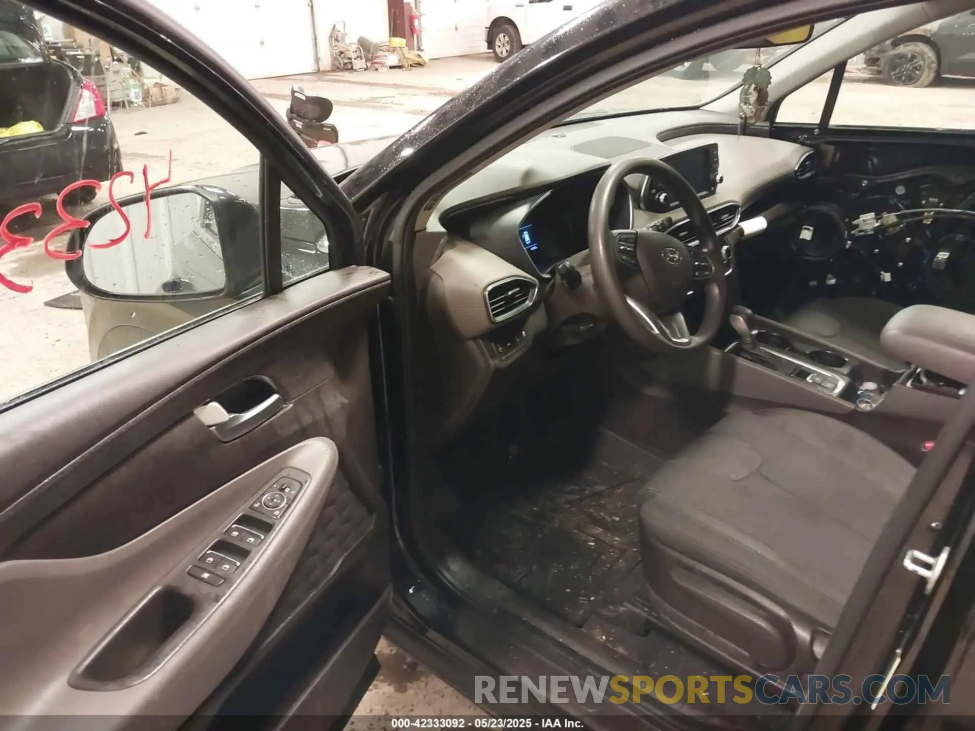 5 Photograph of a damaged car 5NMS2CAD1LH298441 HYUNDAI SANTA FE 2020