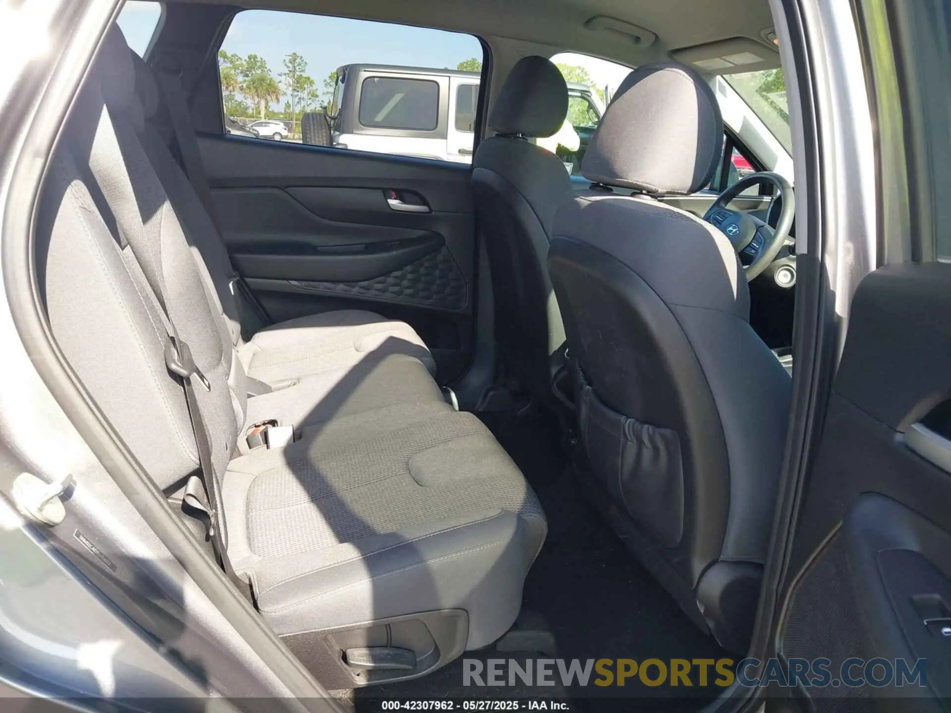 8 Photograph of a damaged car 5NMS2CAD7LH156952 HYUNDAI SANTA FE 2020