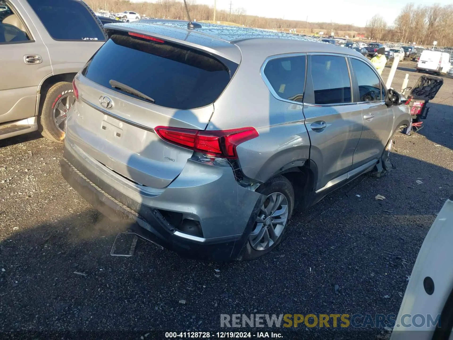 4 Photograph of a damaged car 5NMS2CAD7LH280610 HYUNDAI SANTA FE 2020