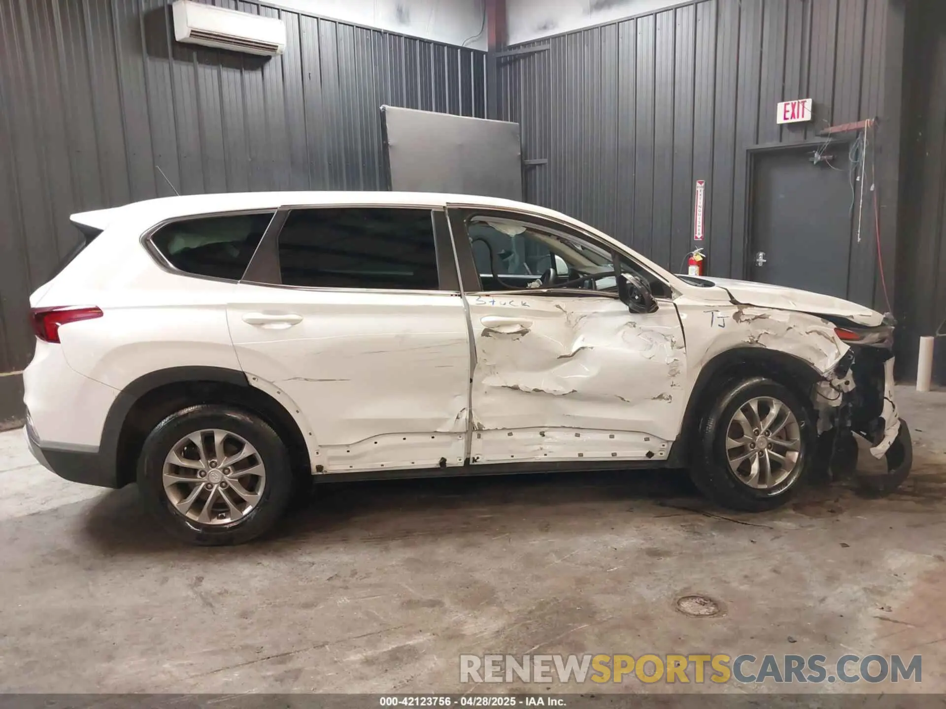 14 Photograph of a damaged car 5NMS2CAD8LH163523 HYUNDAI SANTA FE 2020