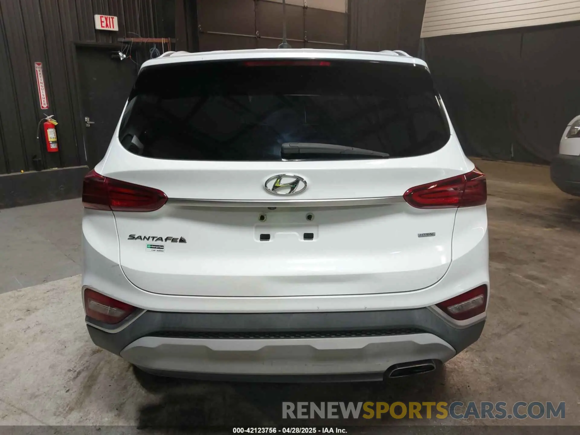 17 Photograph of a damaged car 5NMS2CAD8LH163523 HYUNDAI SANTA FE 2020