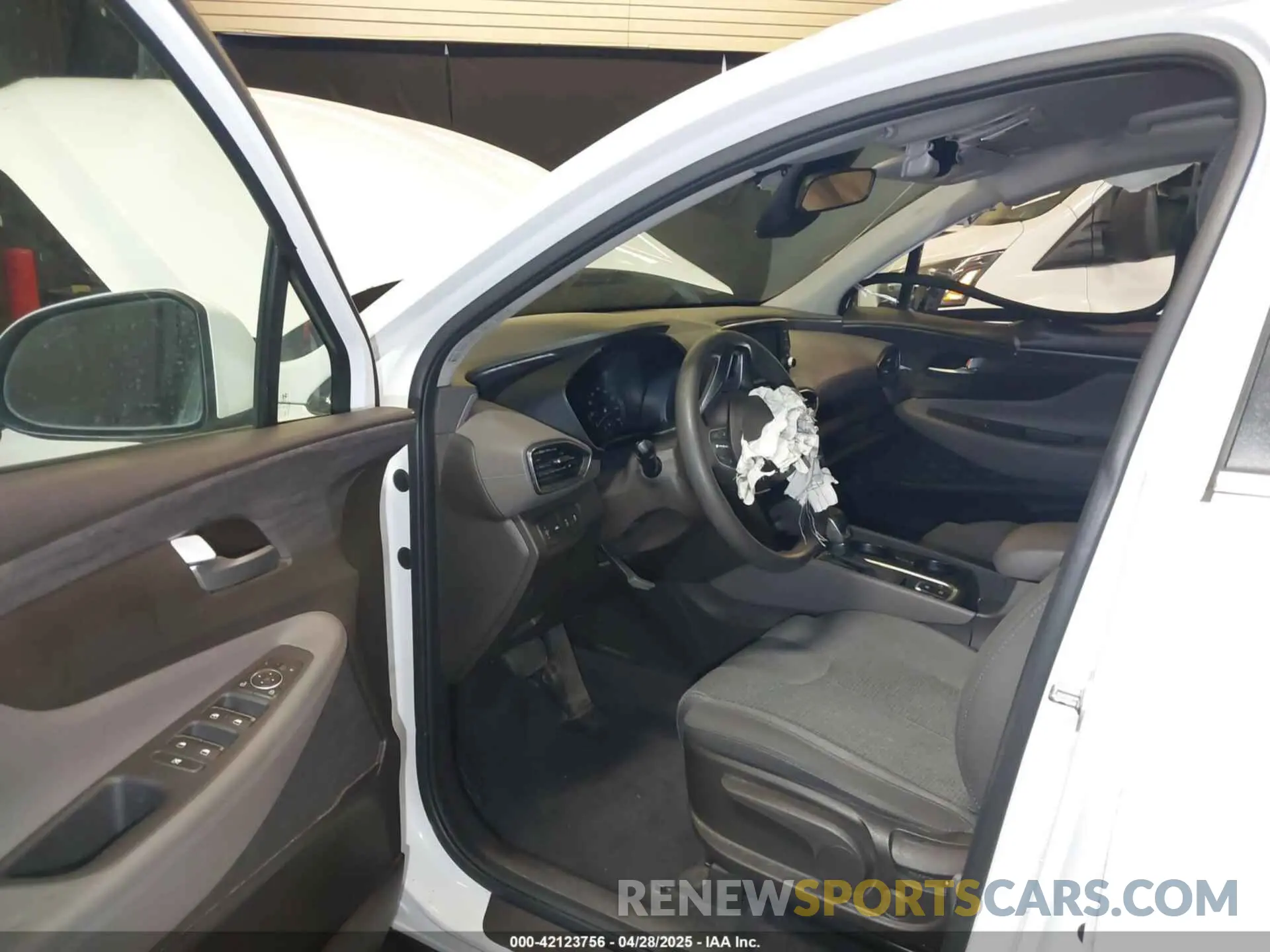 5 Photograph of a damaged car 5NMS2CAD8LH163523 HYUNDAI SANTA FE 2020