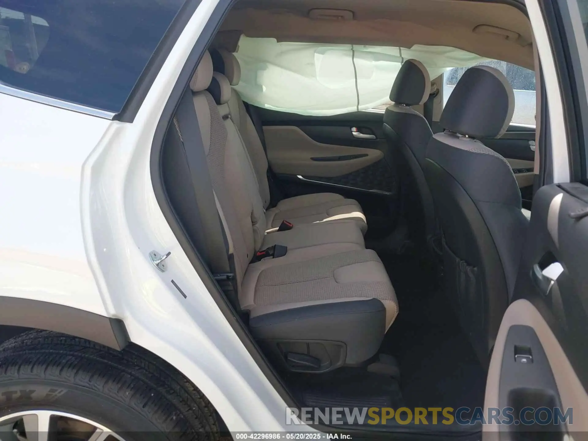 8 Photograph of a damaged car 5NMS33AD0LH235621 HYUNDAI SANTA FE 2020