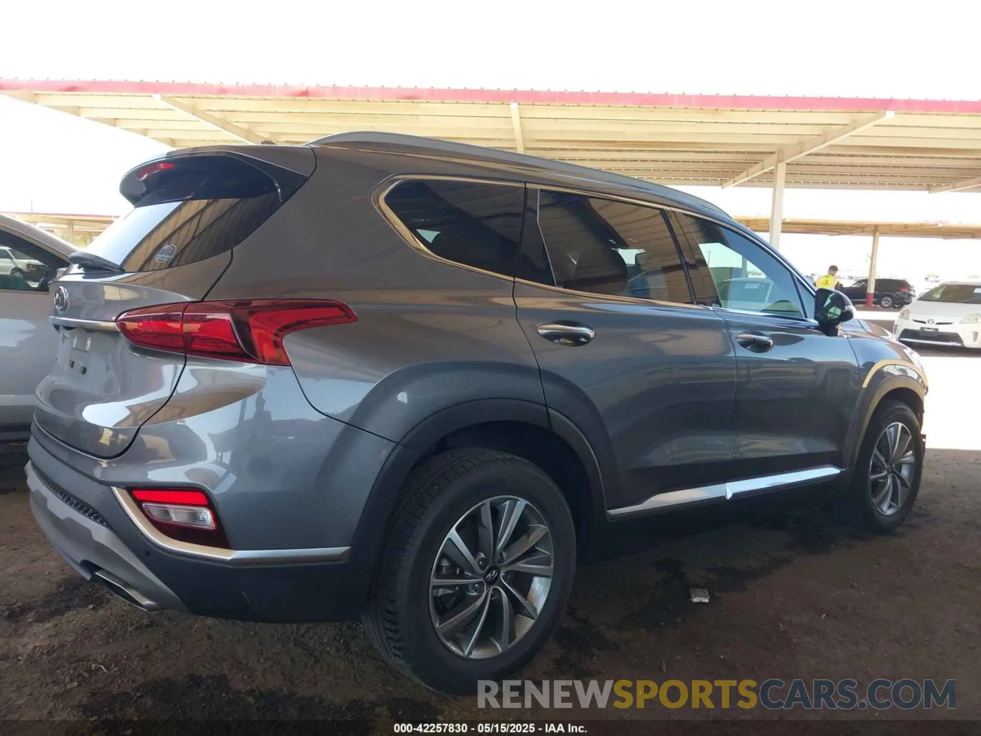 4 Photograph of a damaged car 5NMS33AD6LH137550 HYUNDAI SANTA FE 2020